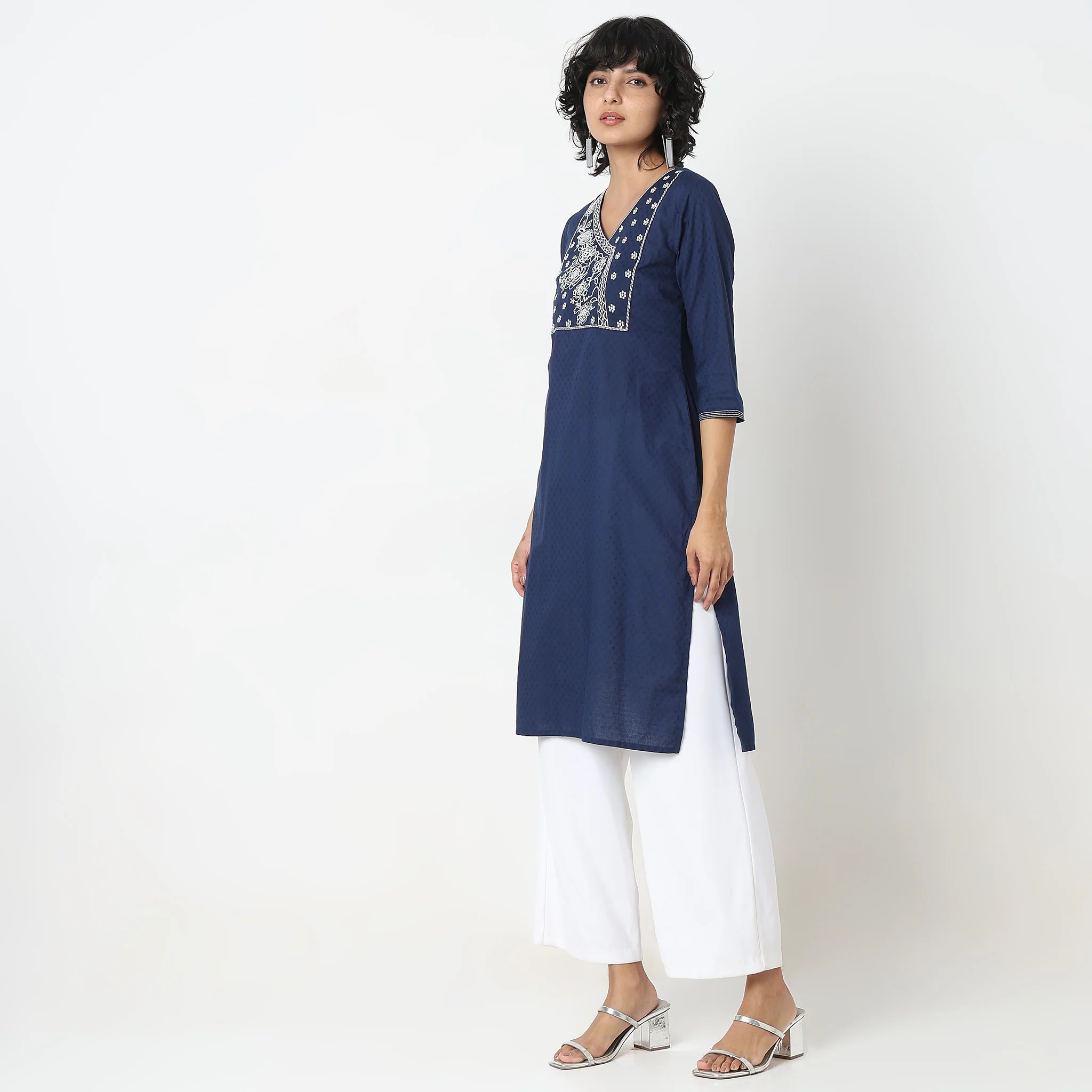 Straight Fit Embroidered Kurta - Image 5