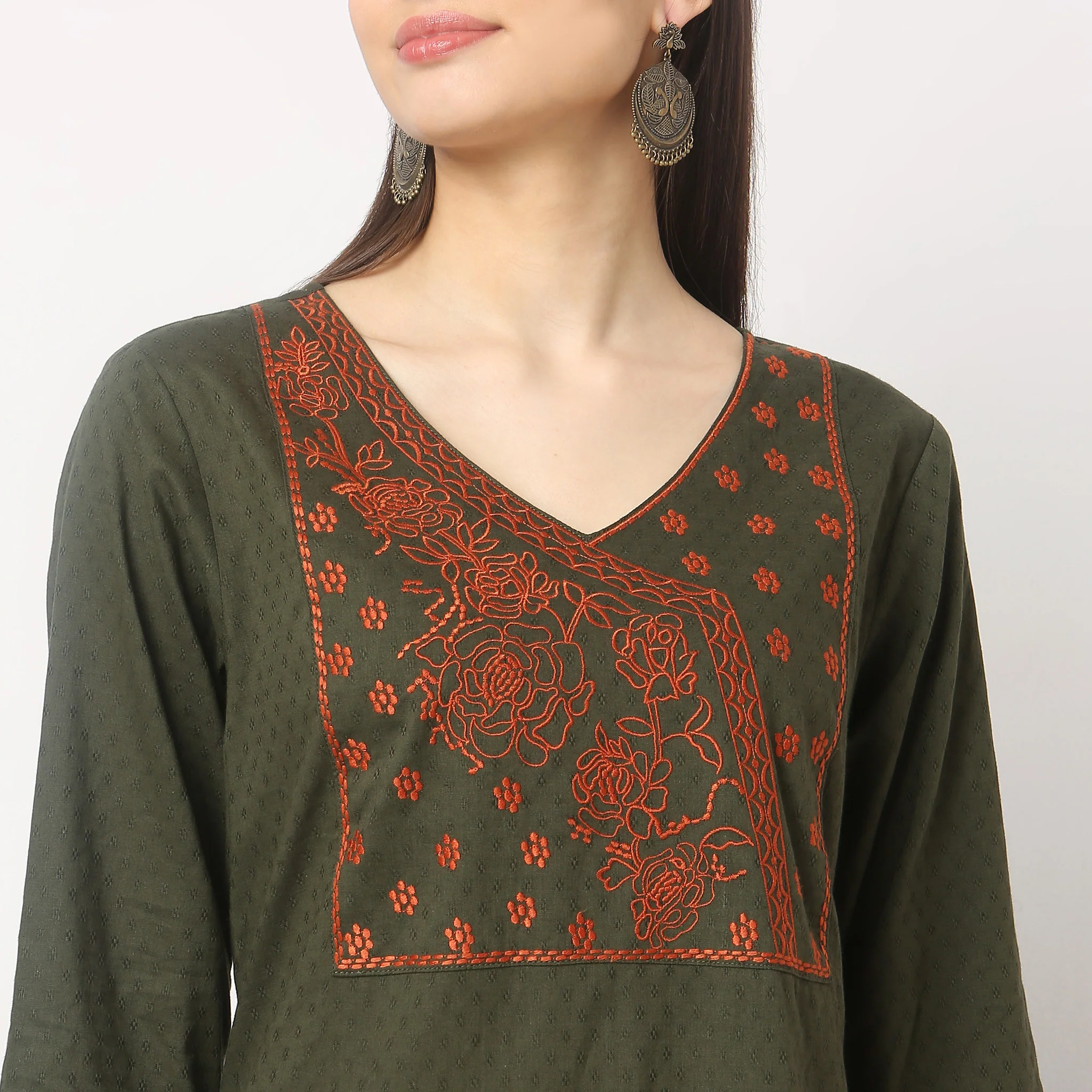 Straight Fit Embroidered Kurta - Image 9