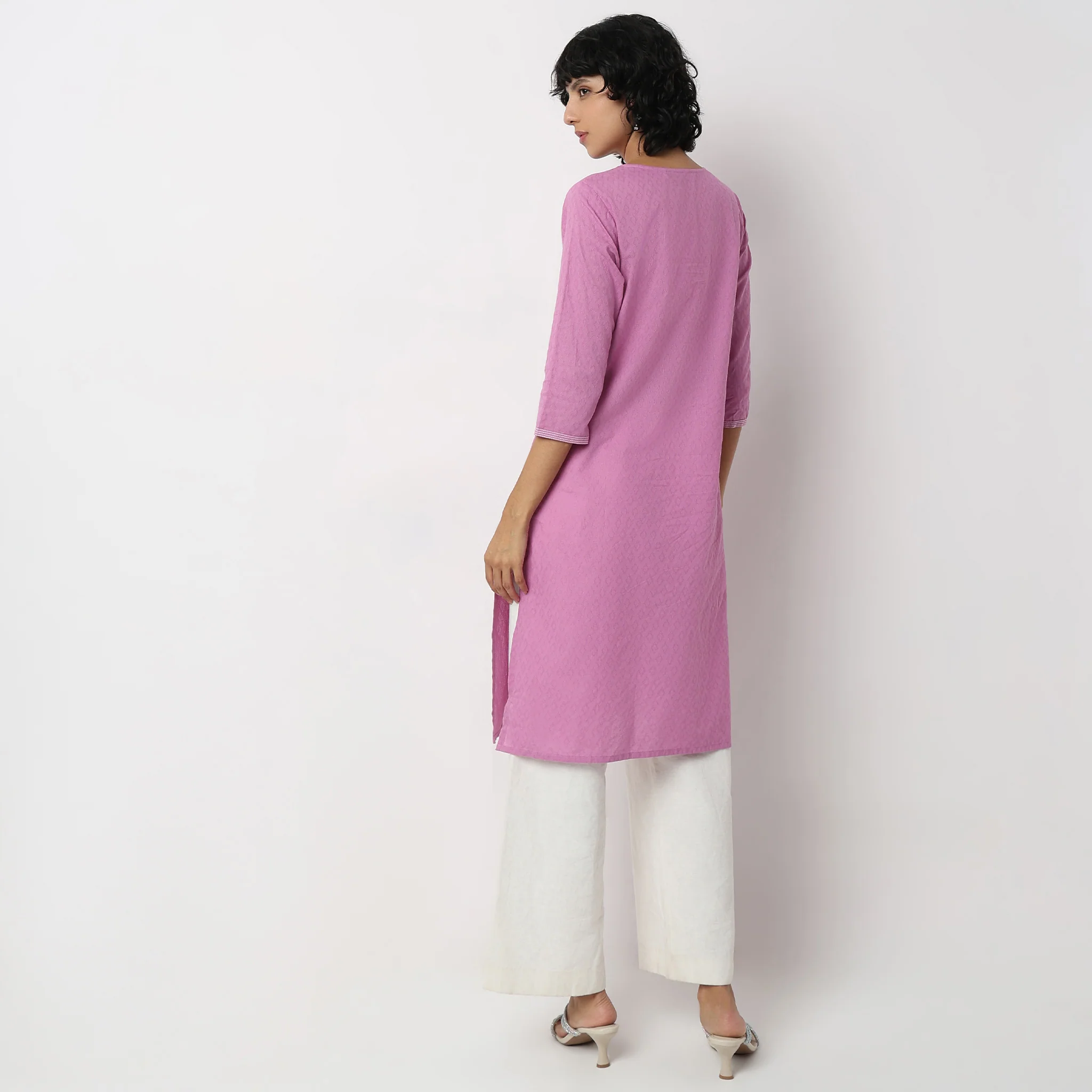 Straight Fit Embroidered Kurta - Image 3