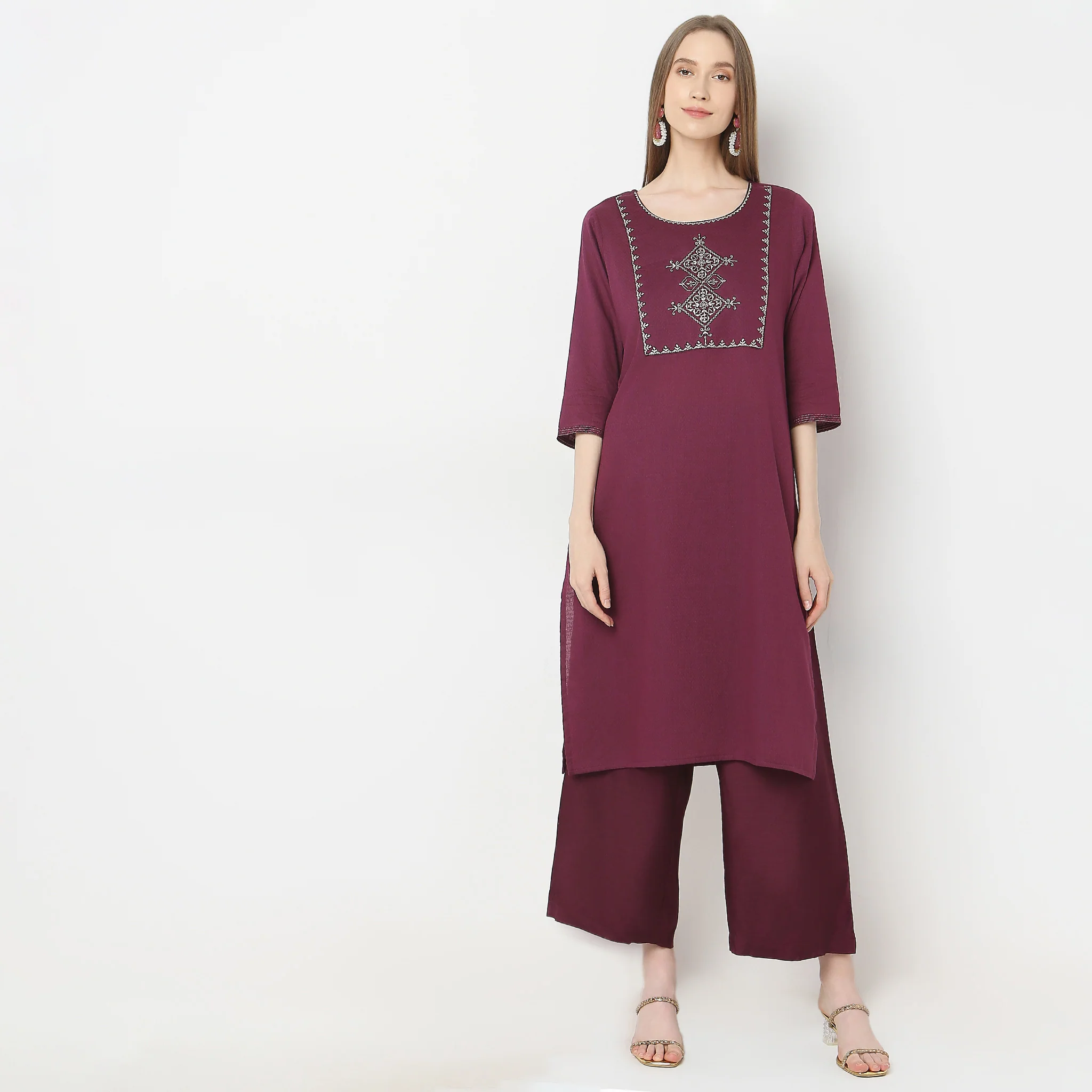 Straight Fit Embroidered Kurta - Image 2