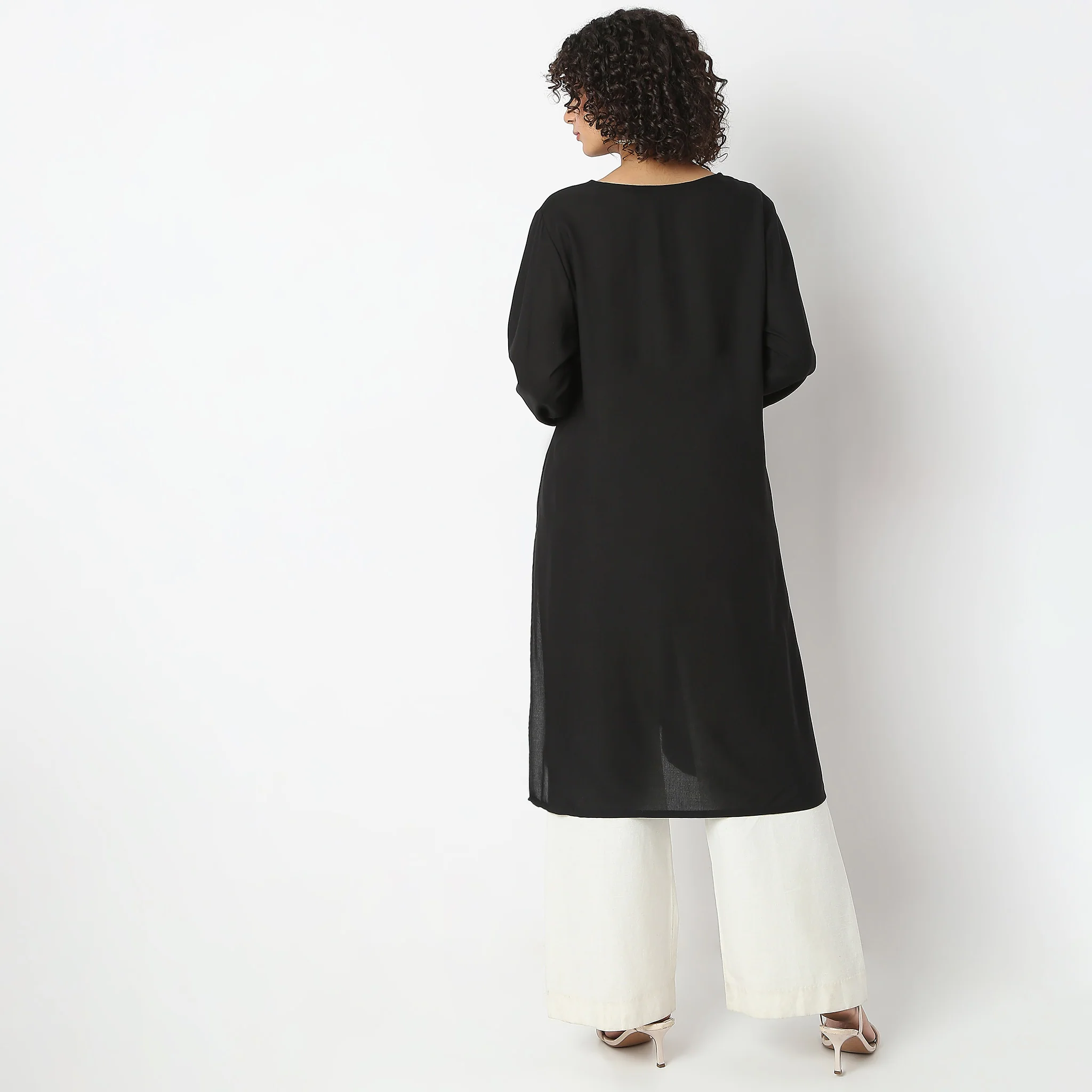 Straight Fit Embroidered Kurta - Image 3