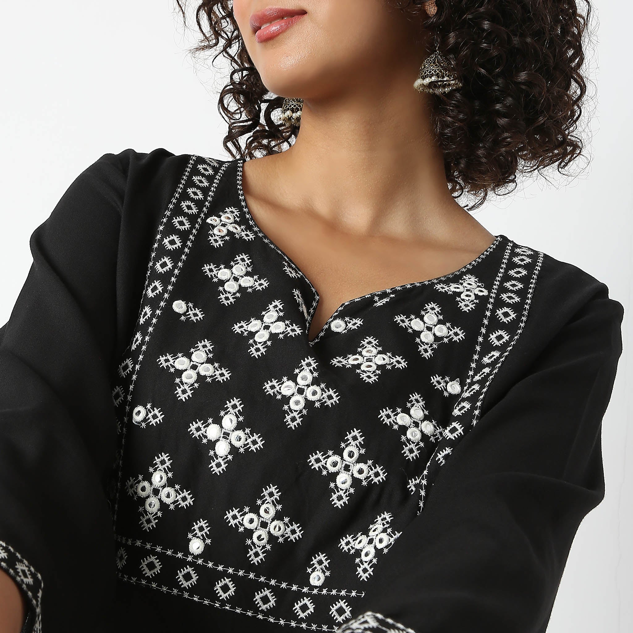 Straight Fit Embroidered Kurta - Image 4