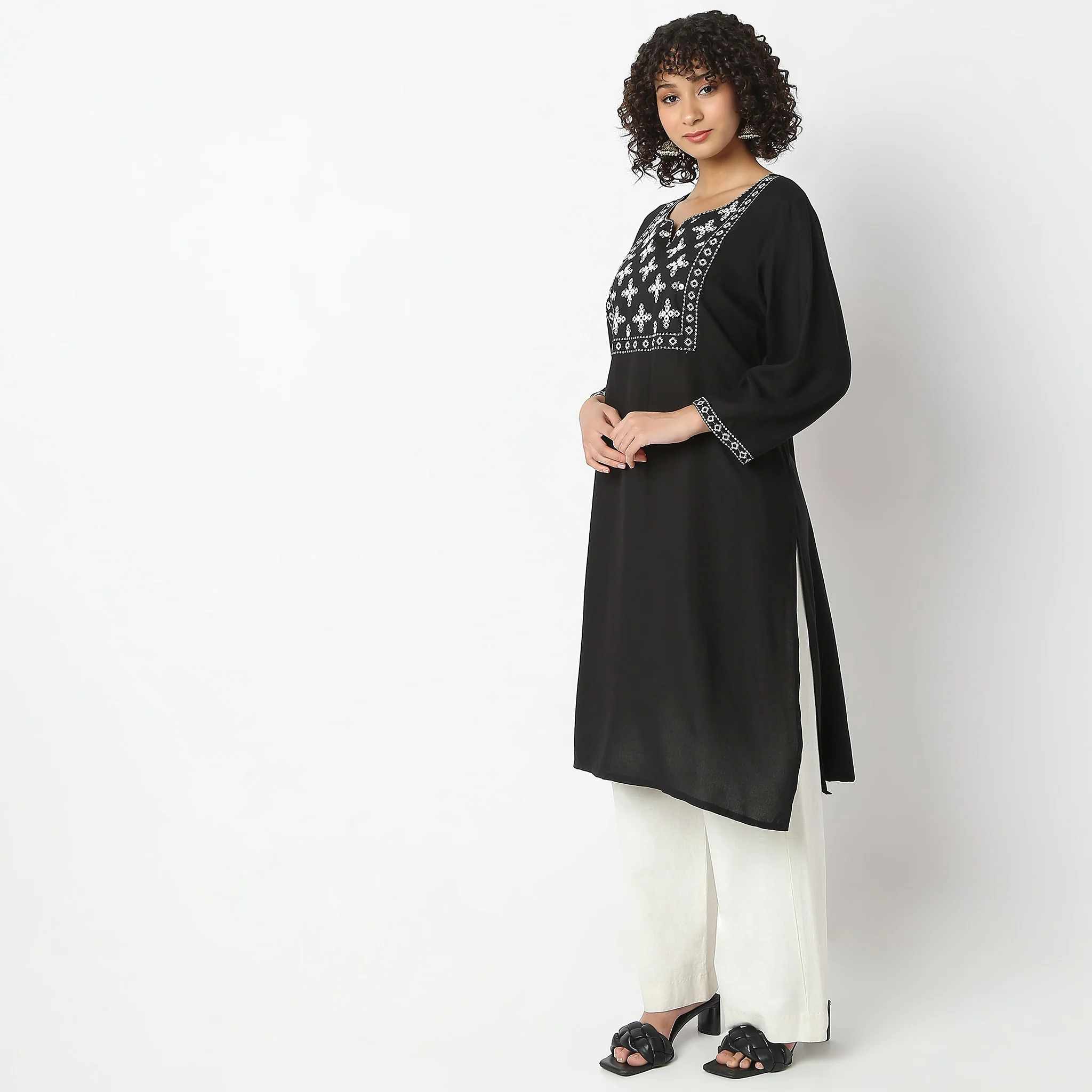 Straight Fit Embroidered Kurta - Image 5