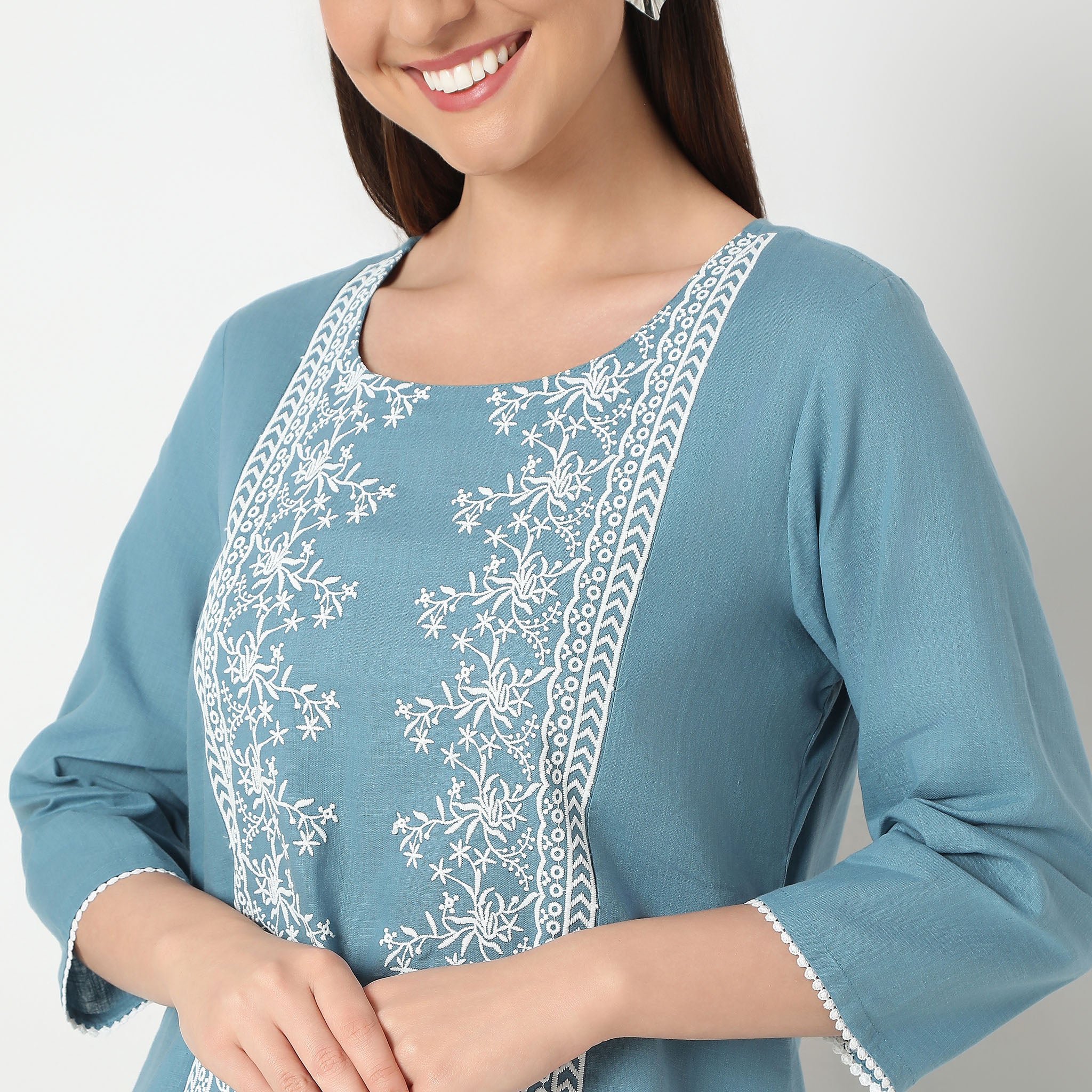 Straight Fit Embroidered U-Neck Kurta - Image 4