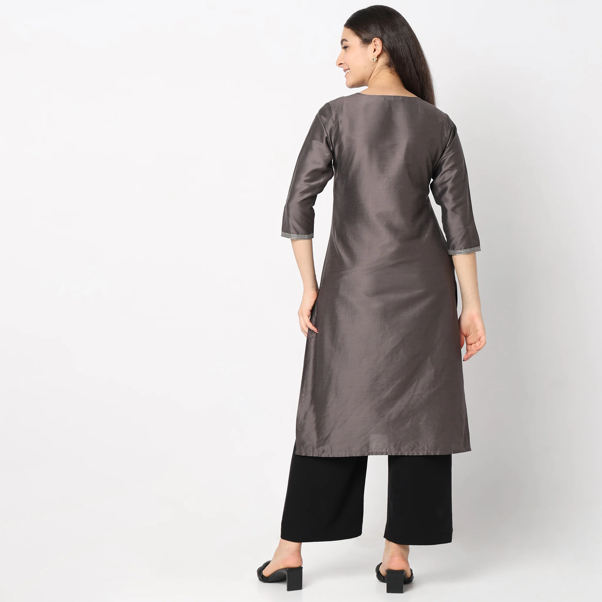 Straight Fit Embroidered Kurta - Image 3