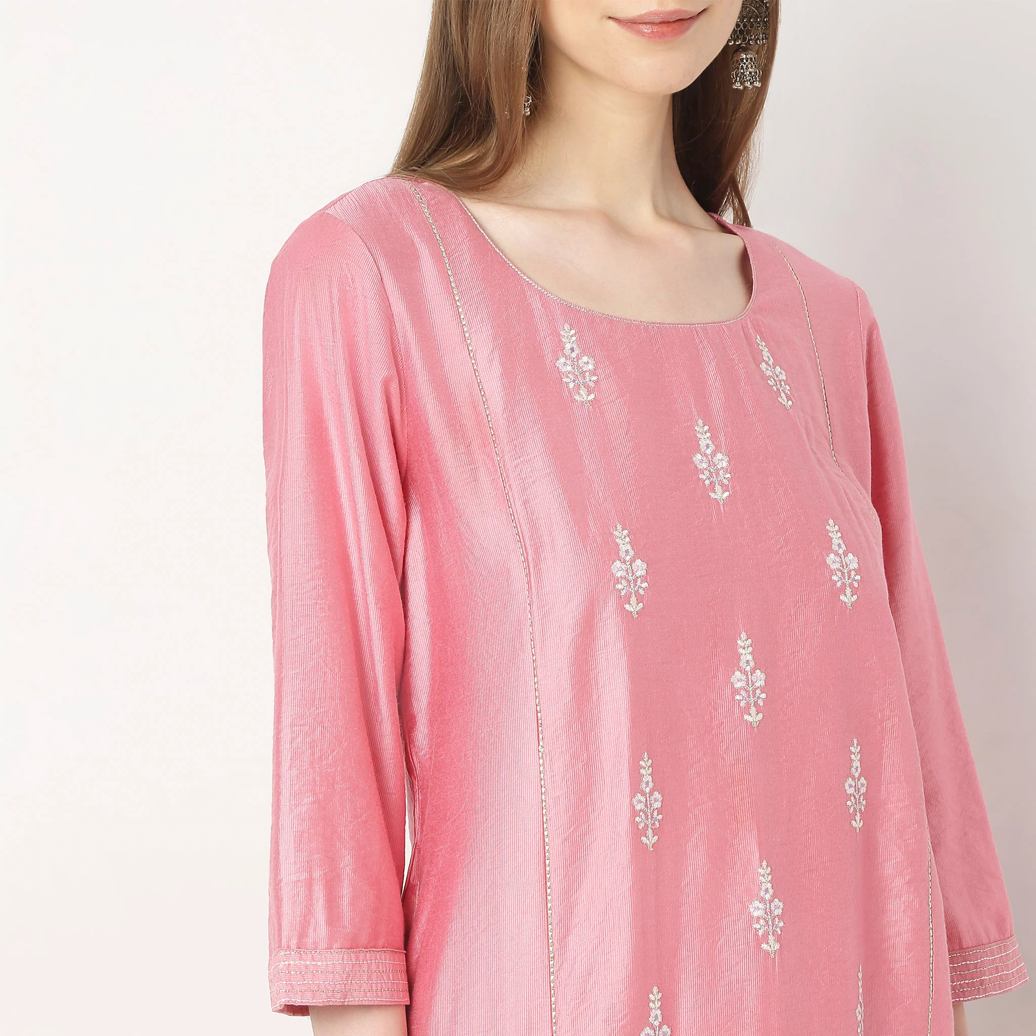 Straight Fit Embroidered Kurta - Image 4