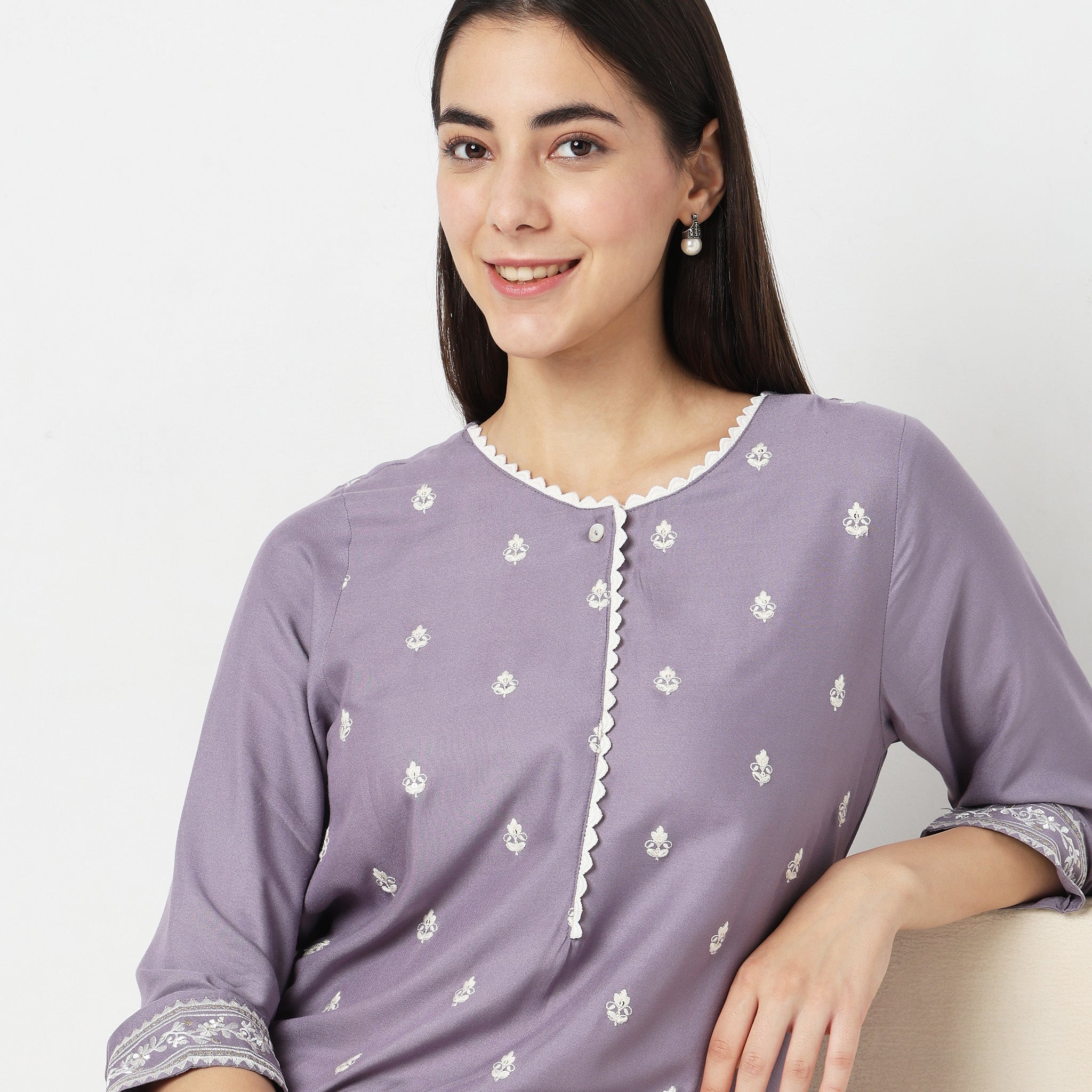 Straight Fit Embroidered Kurta - Image 4