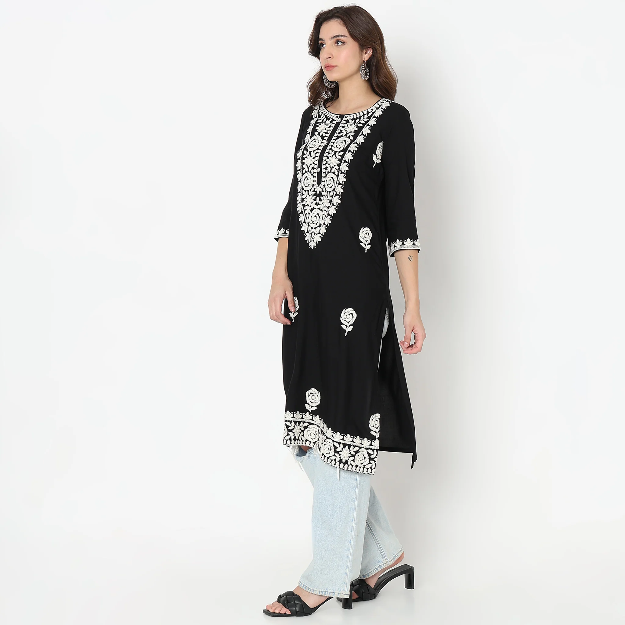 Straight Fit Embroidered Kurta - Image 5