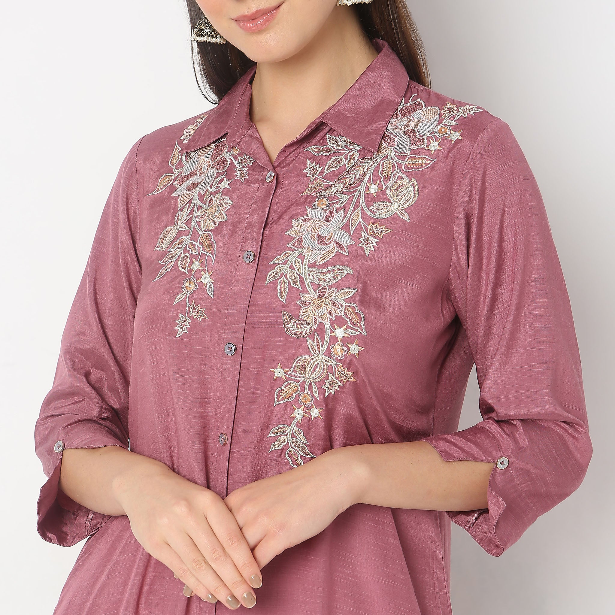 Straight Fit Embroidered Kurta - Image 4