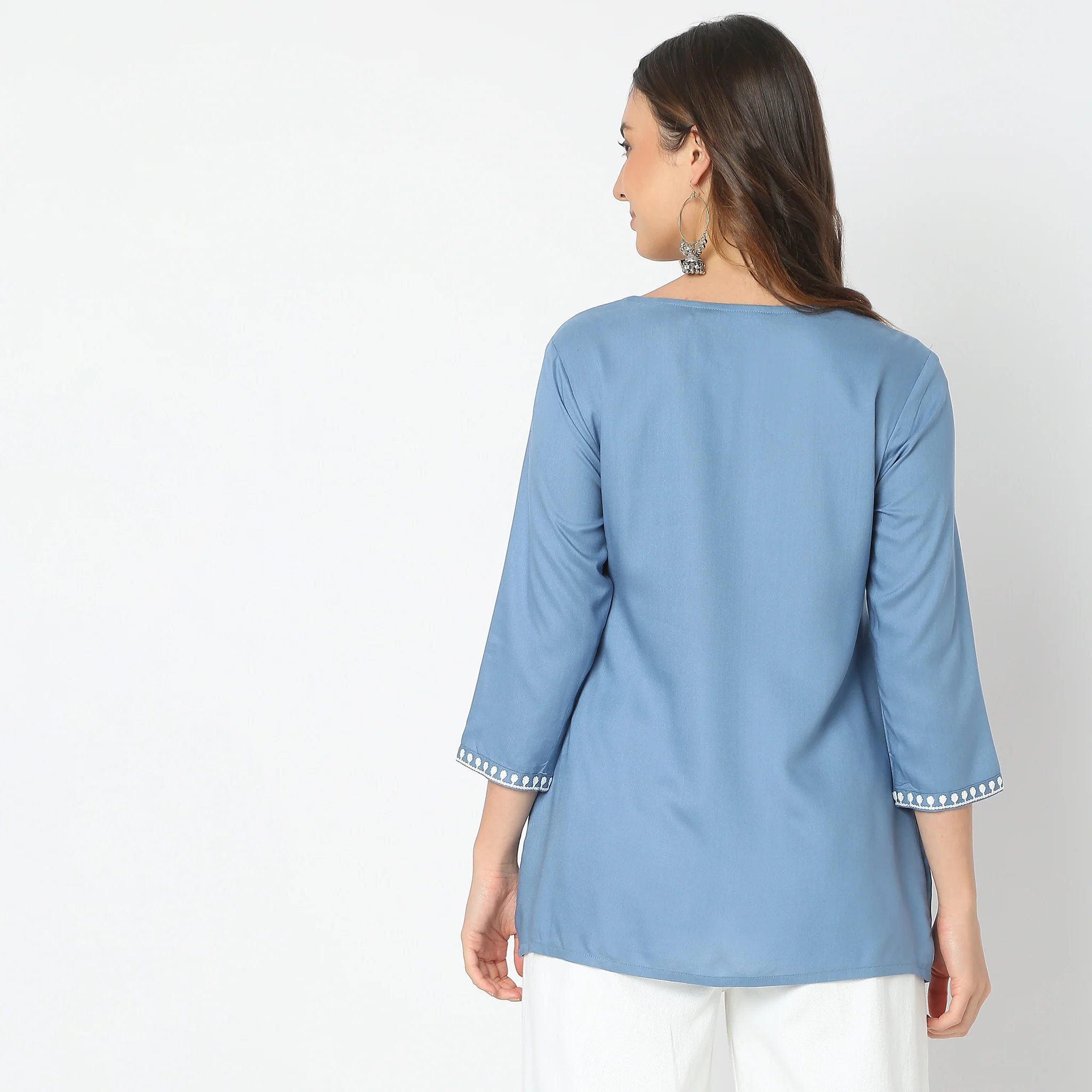Straight Fit Embroidered Kurta - Image 3