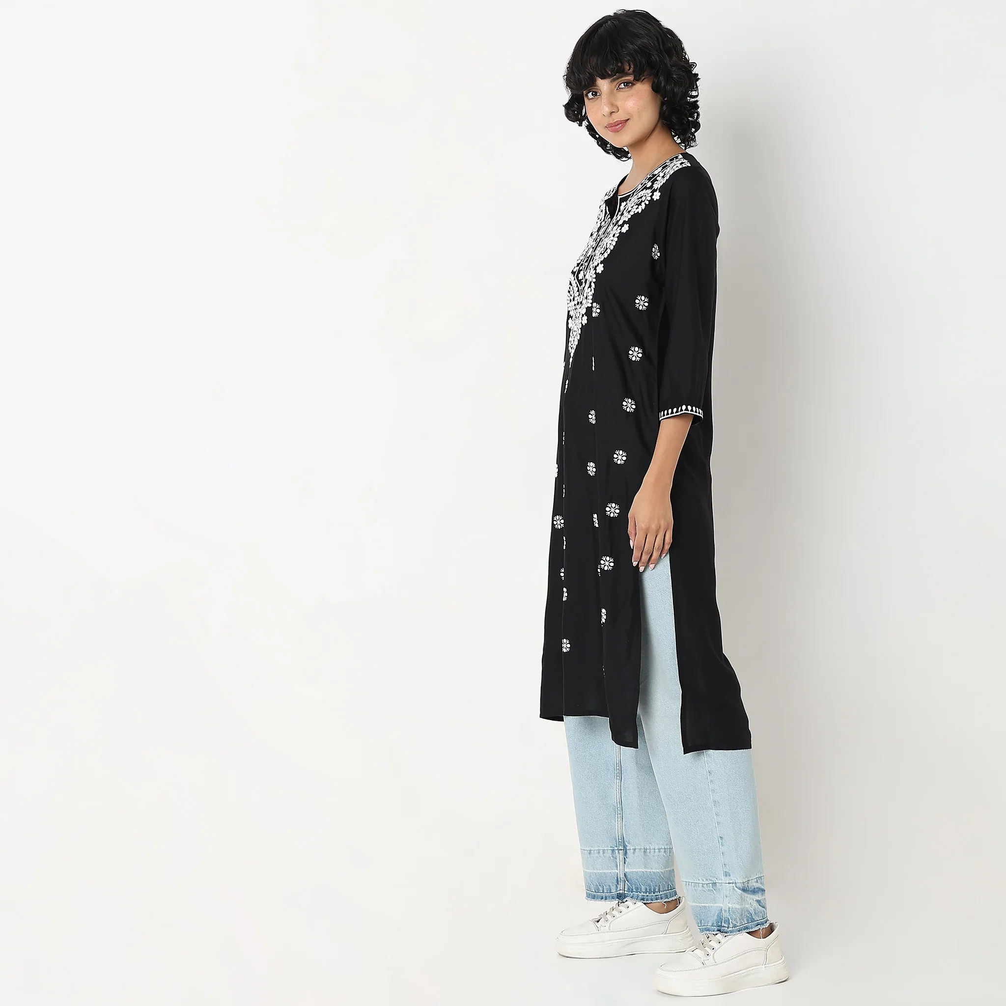 Straight Fit Embroidered Kurta - Image 5