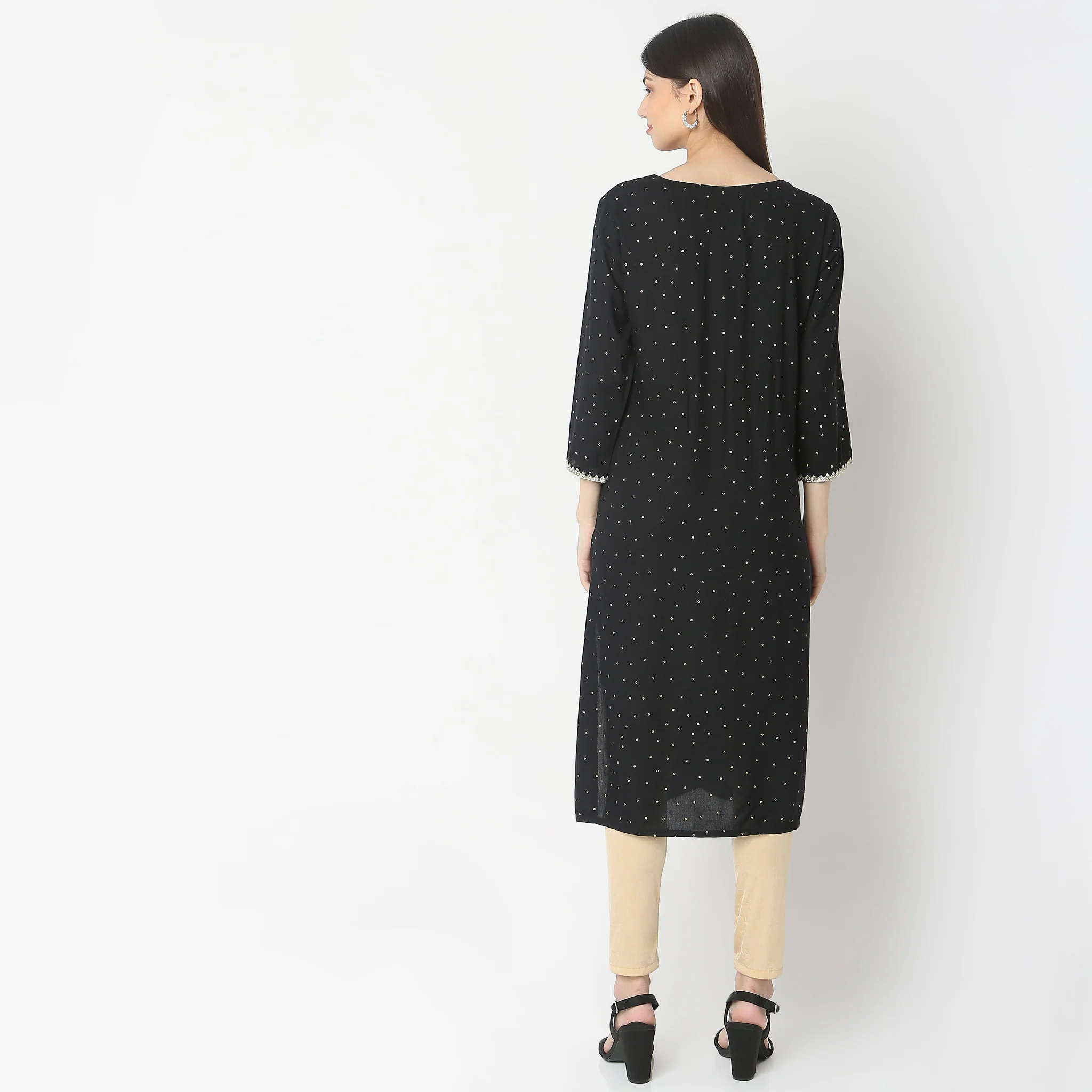 Straight Fit Embroidered Kurta - Image 3