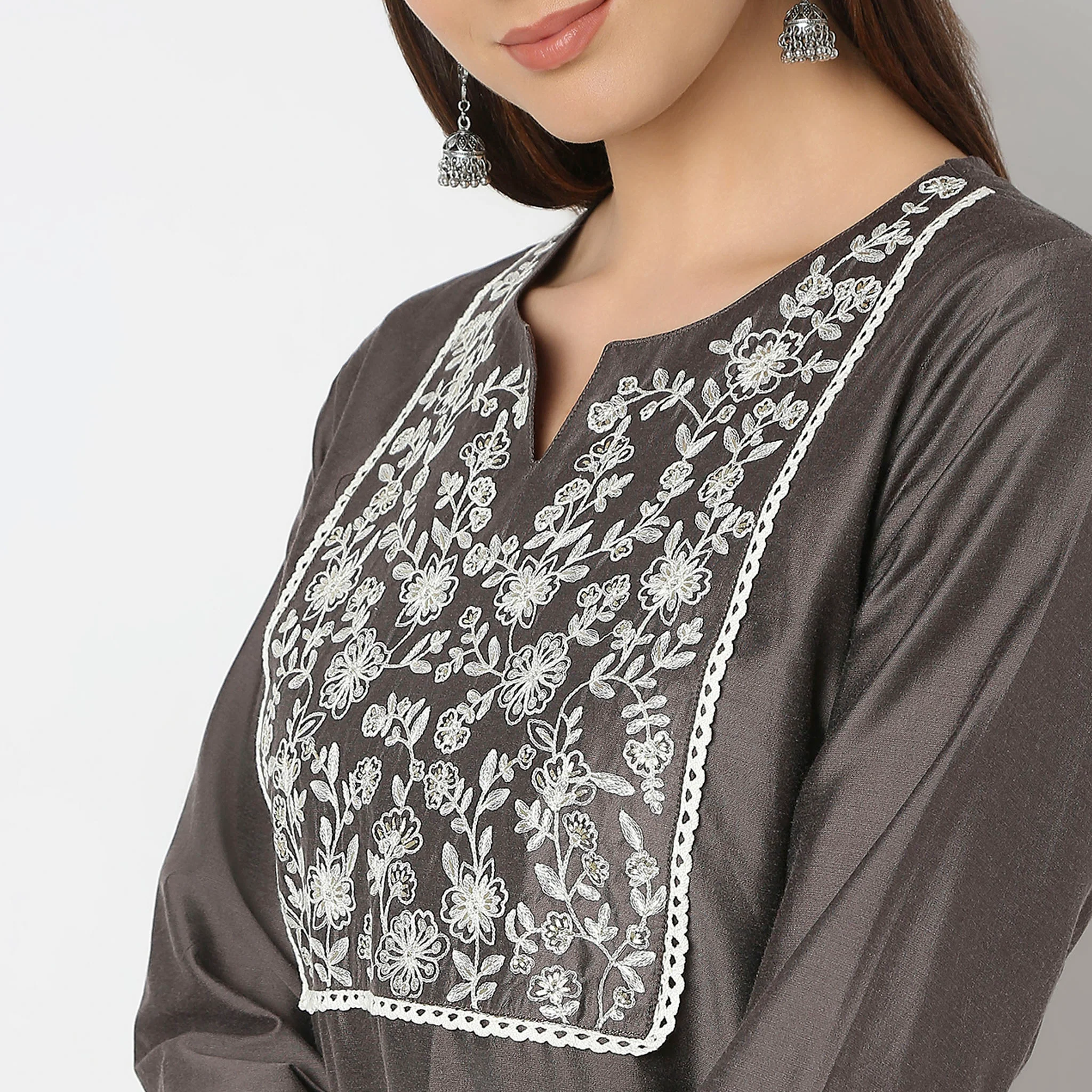 Straight Fit Embroidered Kurta - Image 5