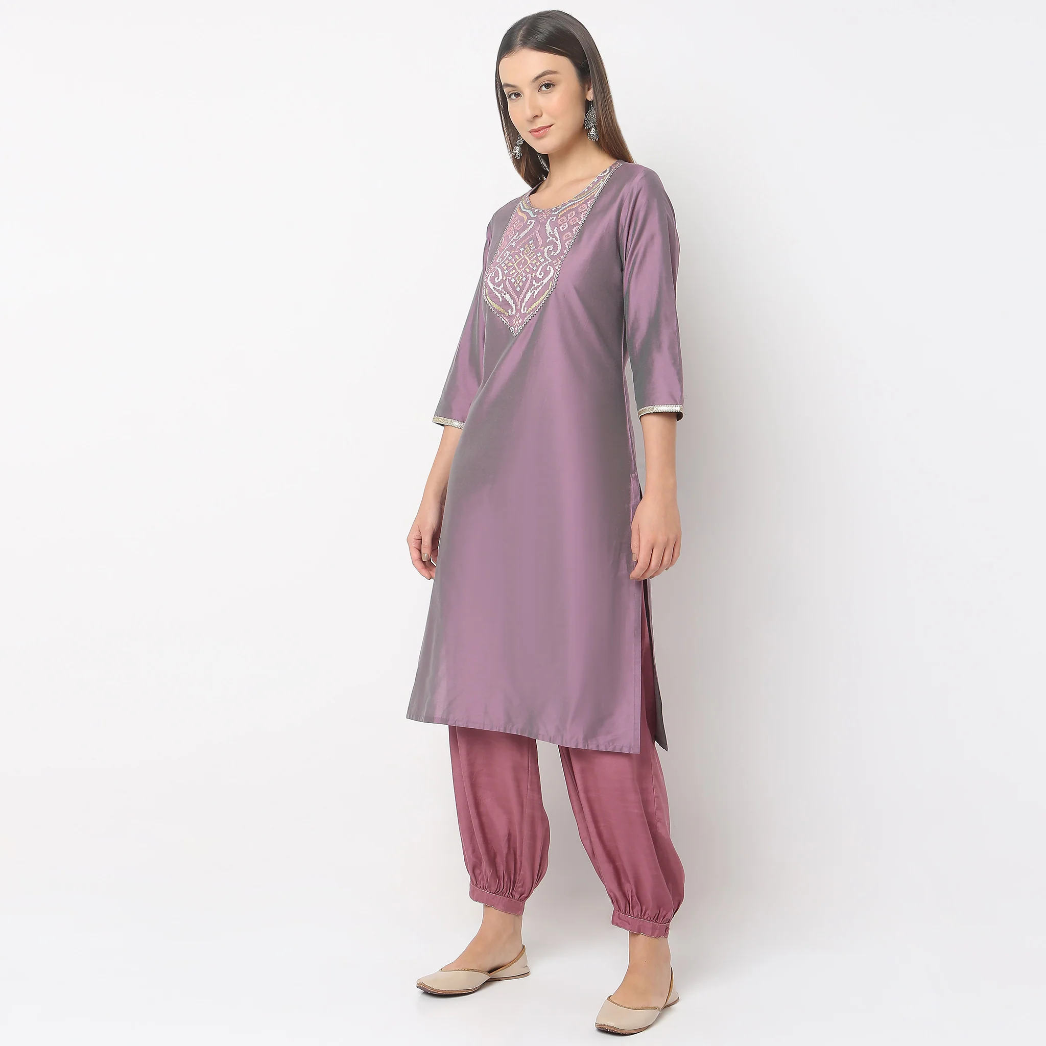 Straight Fit Embroidered Kurta - Image 5