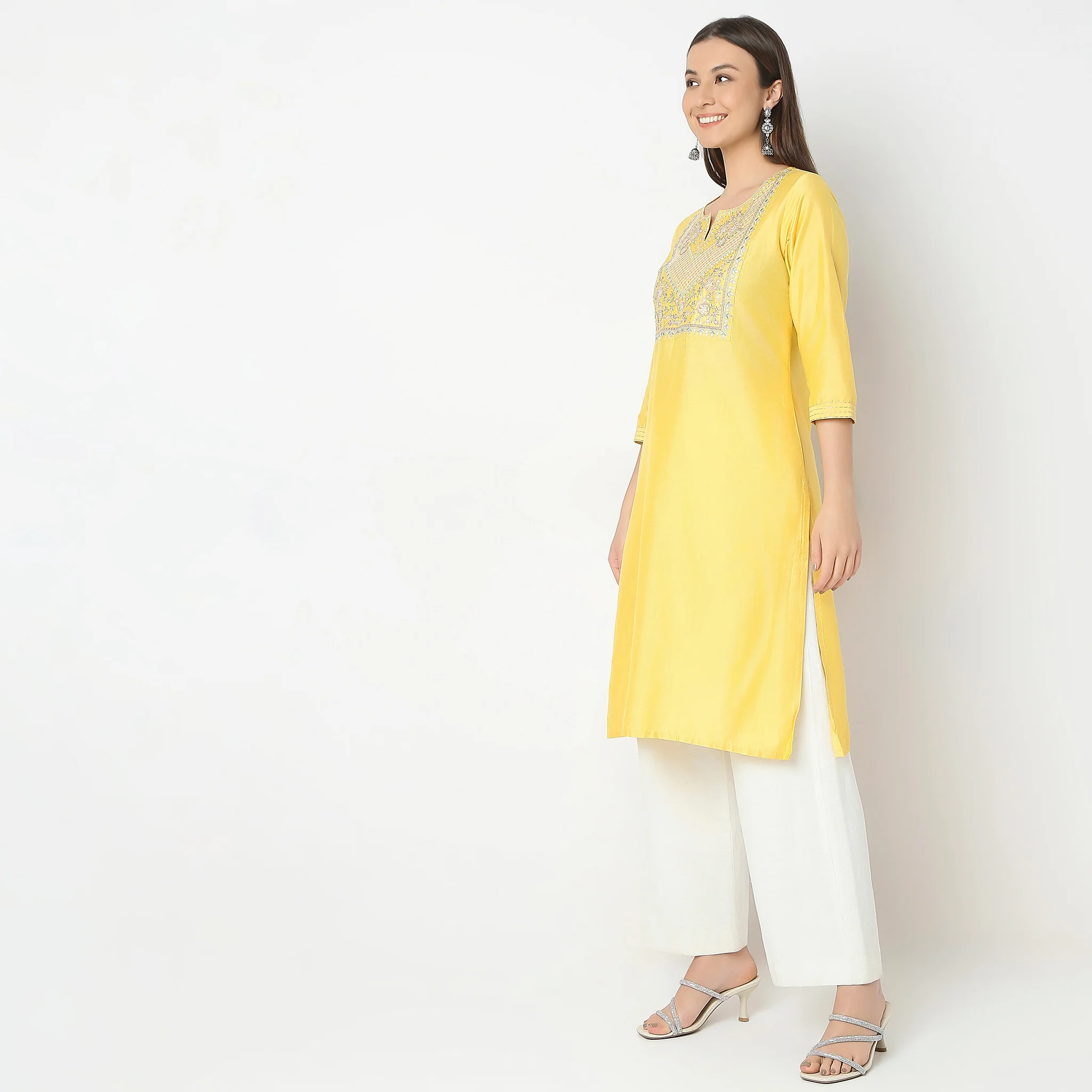 Straight Fit Embroidered Kurta - Image 5