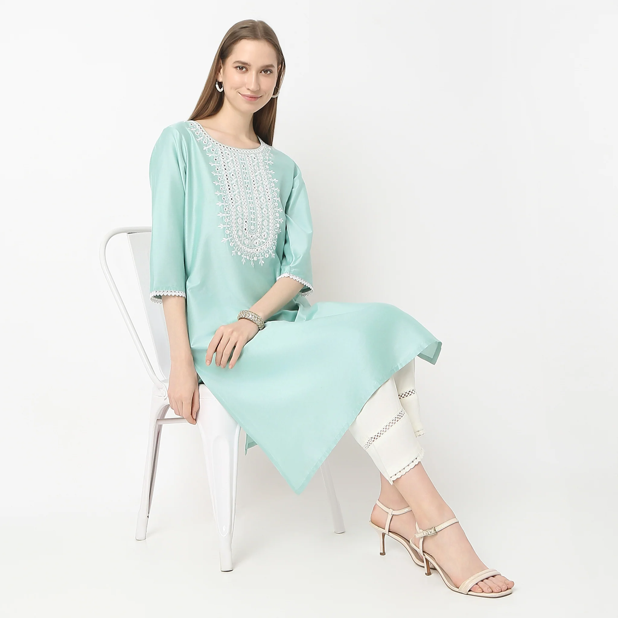 Straight Fit Embroidered Below Knee Kurta
