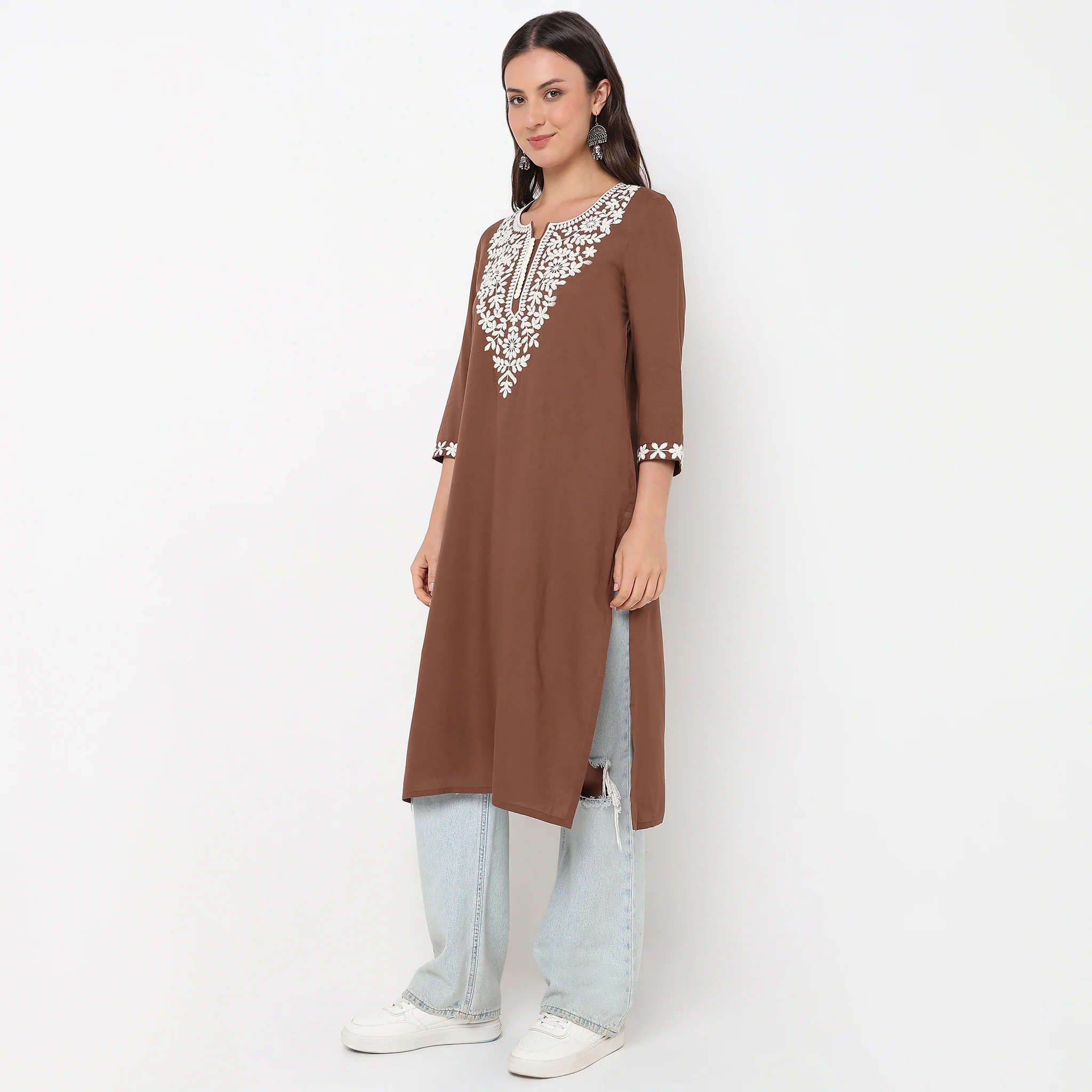 Straight Fit Embroidered Kurta - Image 4