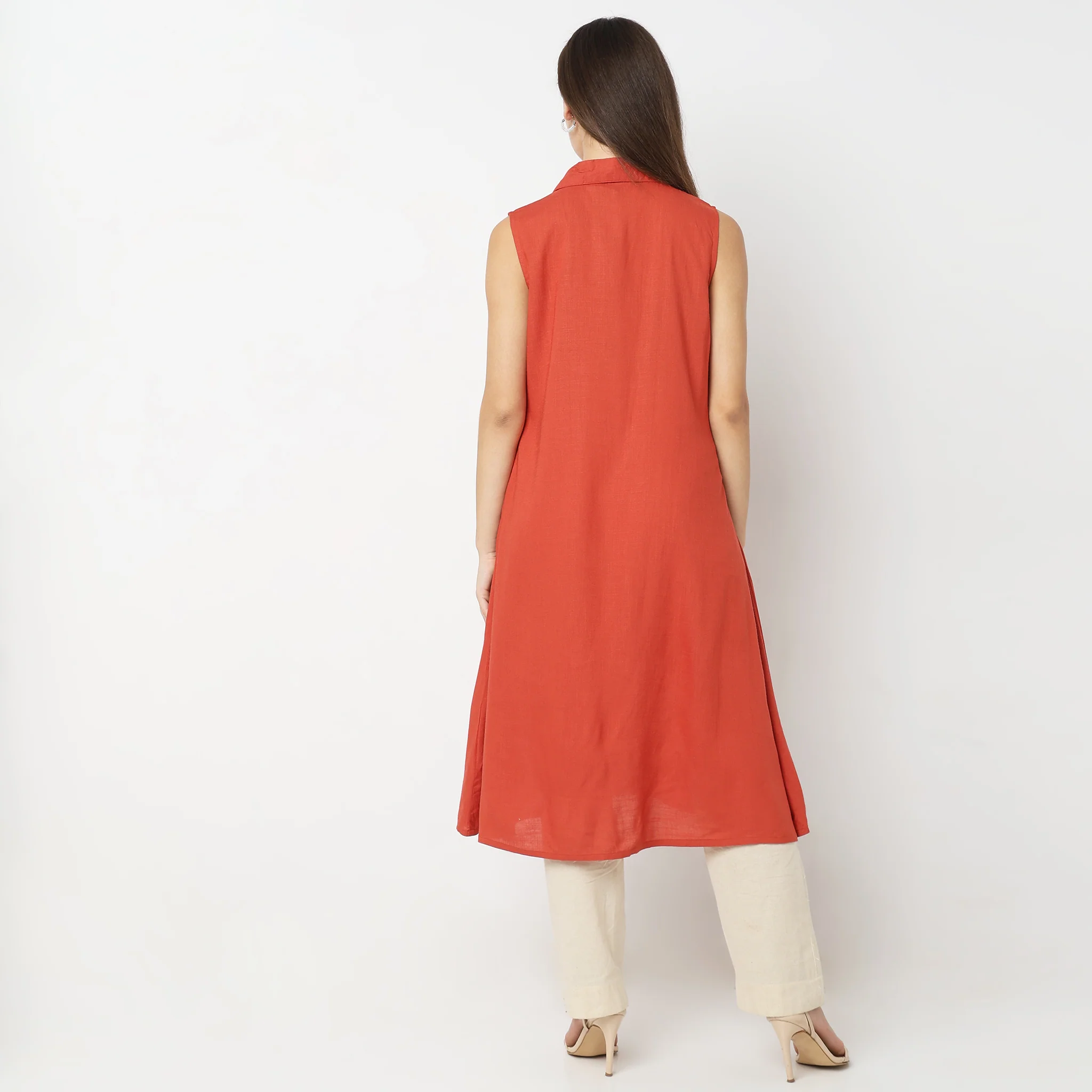 Straight Fit Embroidered Kurta - Image 3