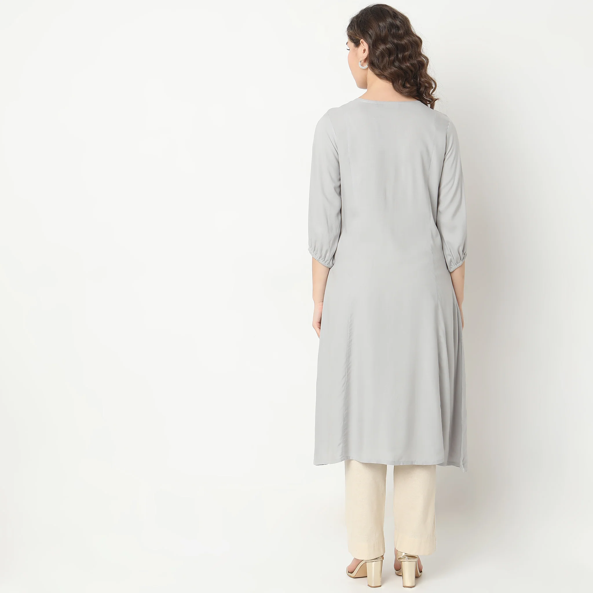 Straight Fit Embroidered Kurta - Image 3