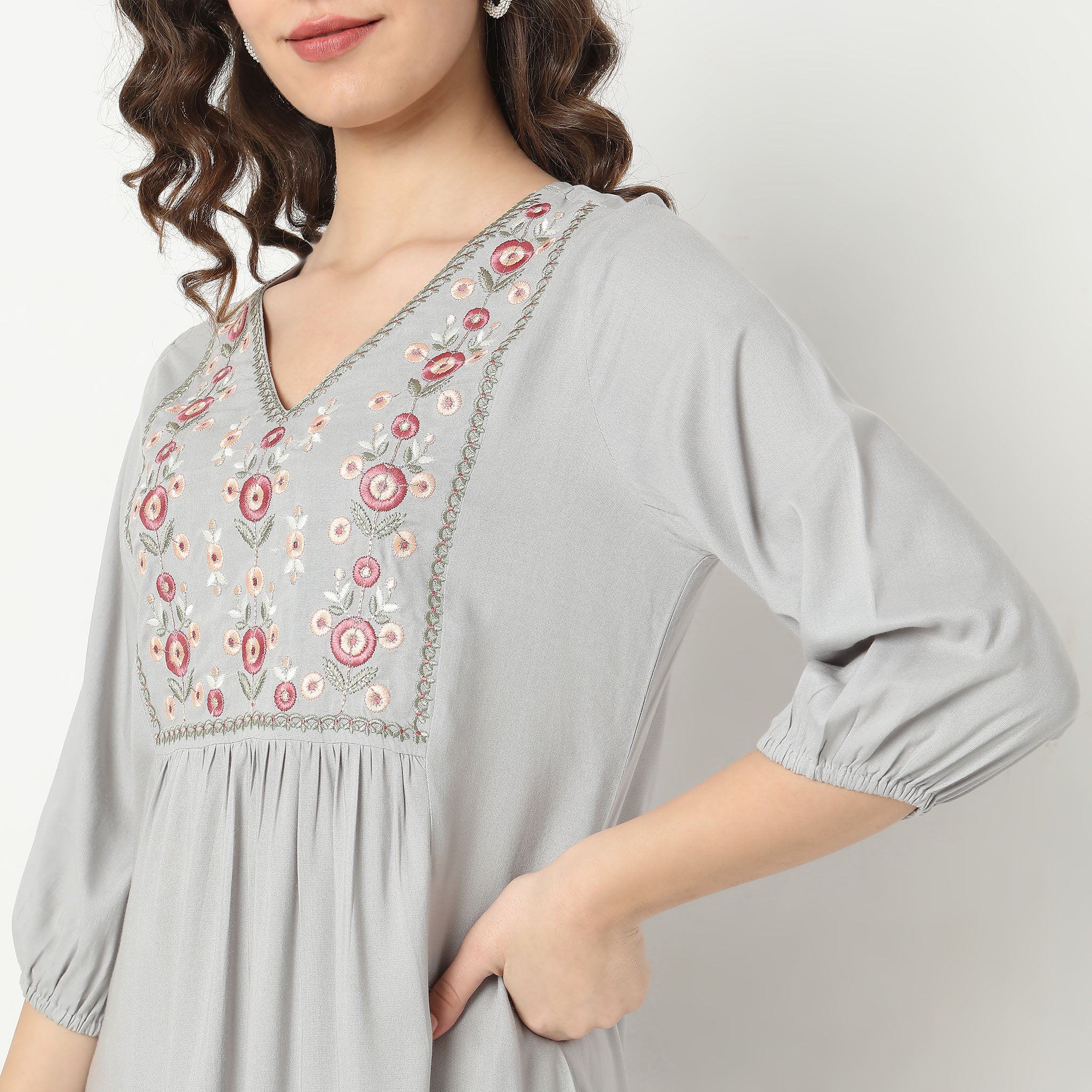 Straight Fit Embroidered Kurta - Image 4