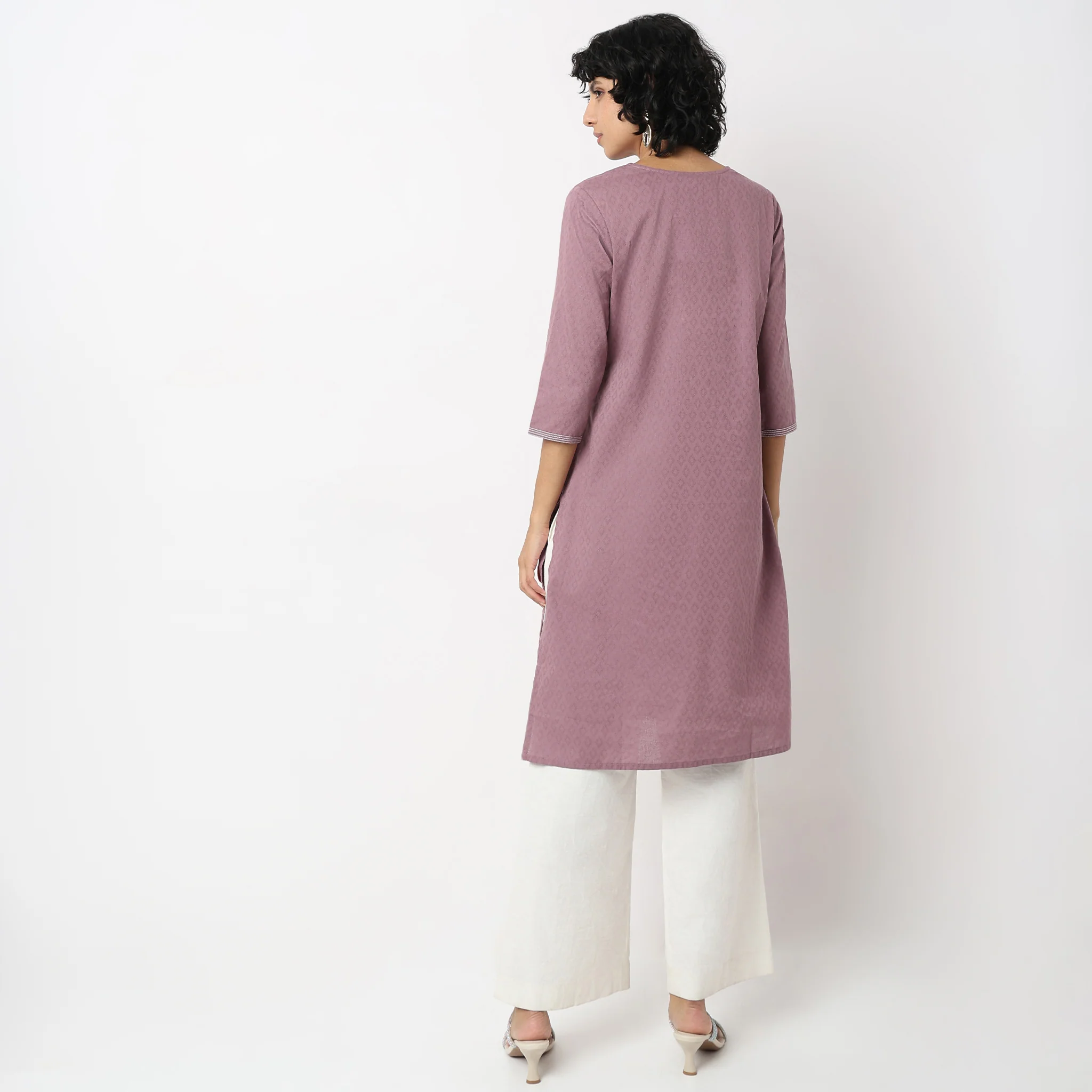 Straight Fit Embroidered Kurta - Image 3