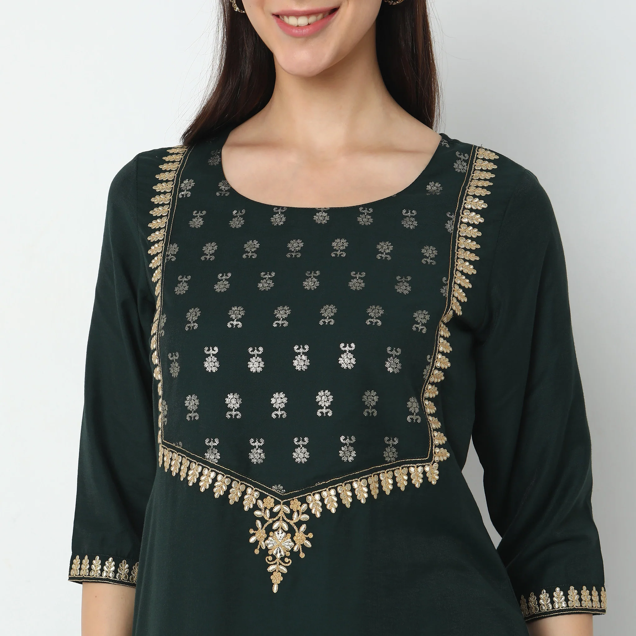 Straight Fit Embroidered Kurta - Image 4