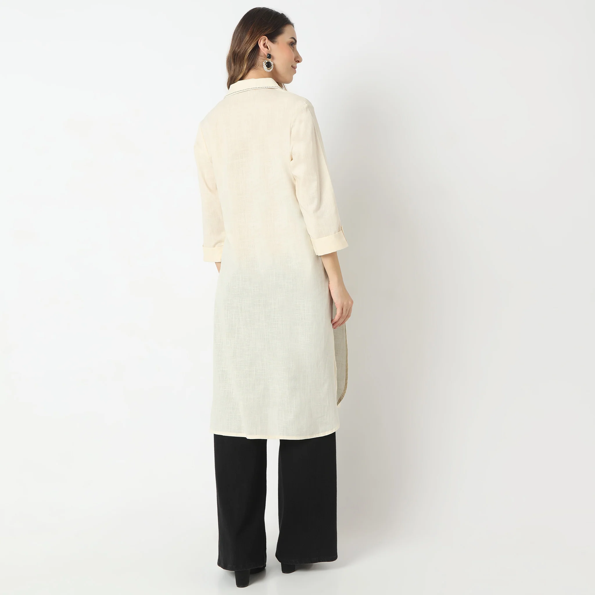 Straight Fit Embroidered Lapel Collar Straight Below Knee Kurta - Image 3