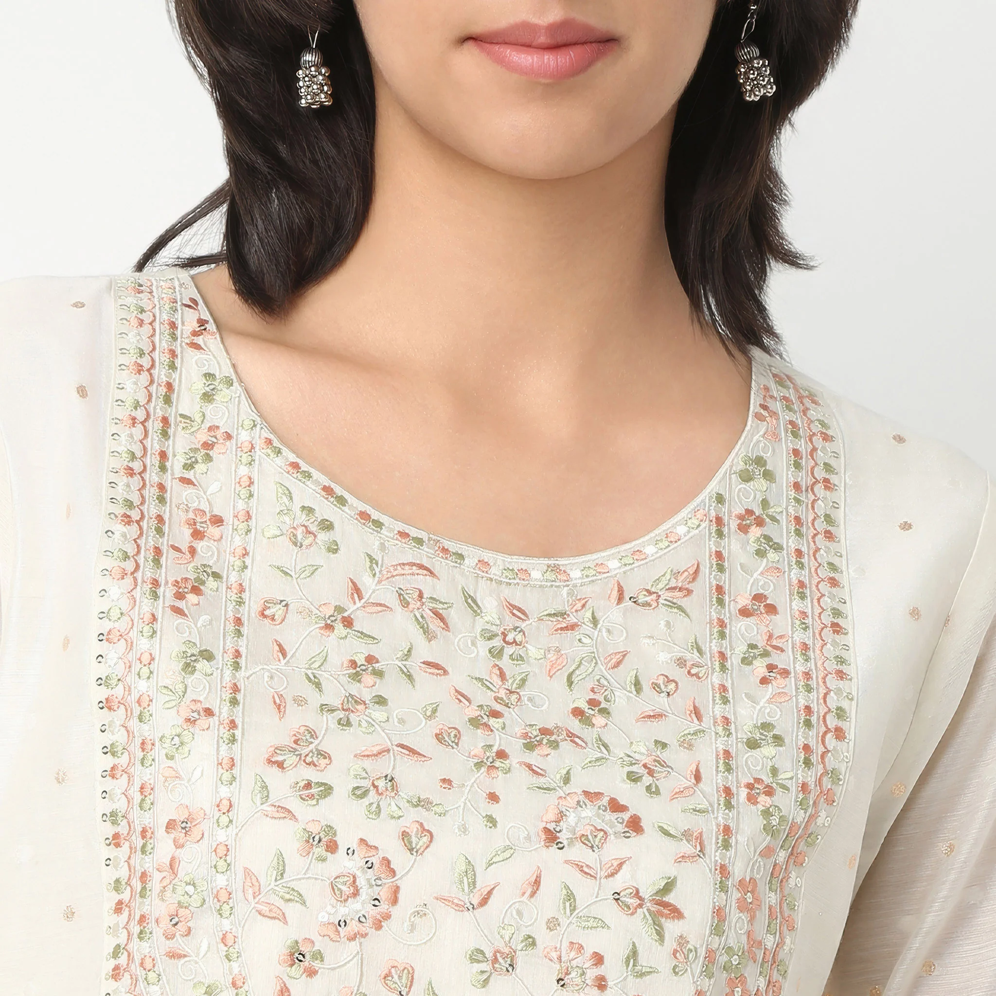 Round Neck Three-Fourth Sleeve Straight Fit Embroidered Kurta With Pant Set - Image 4