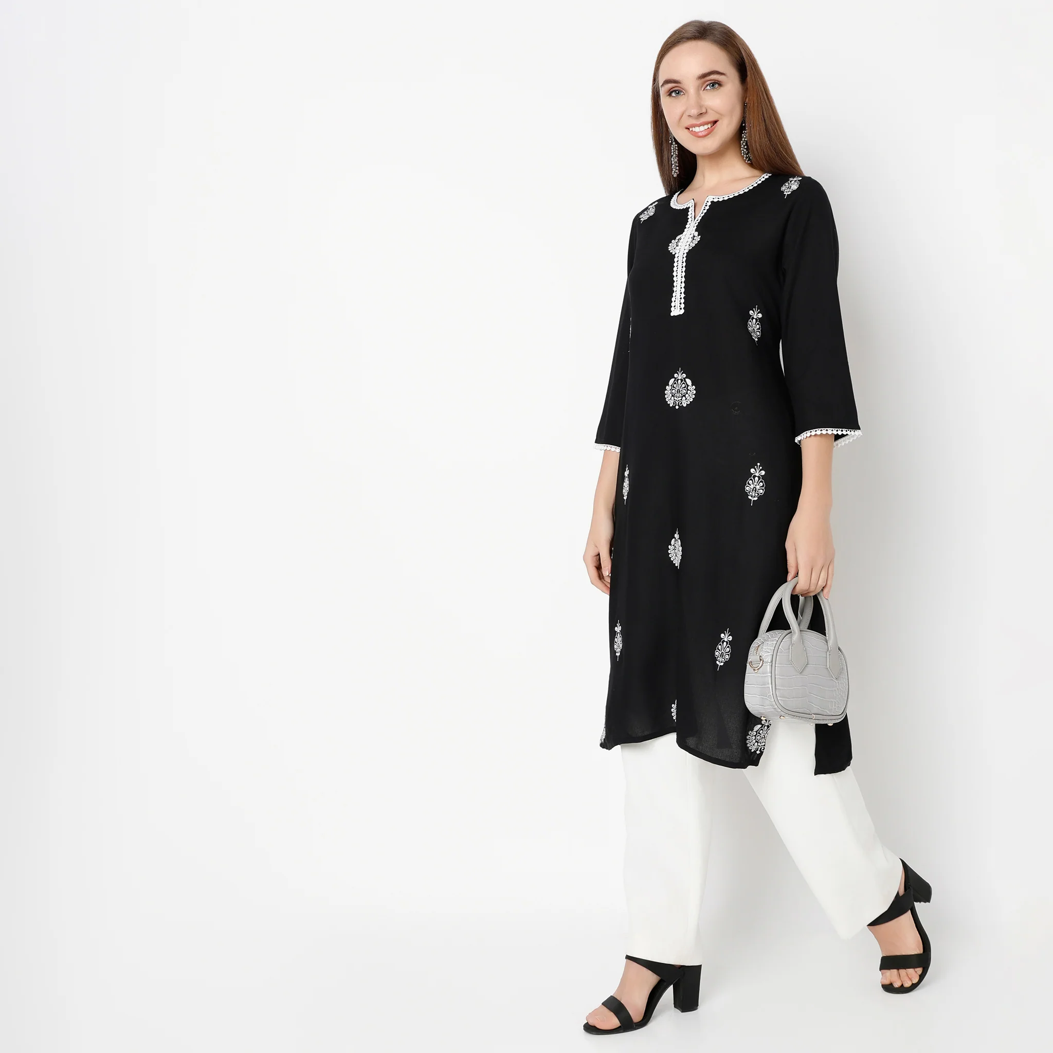 Round Neck With Lace Detailing Kurta