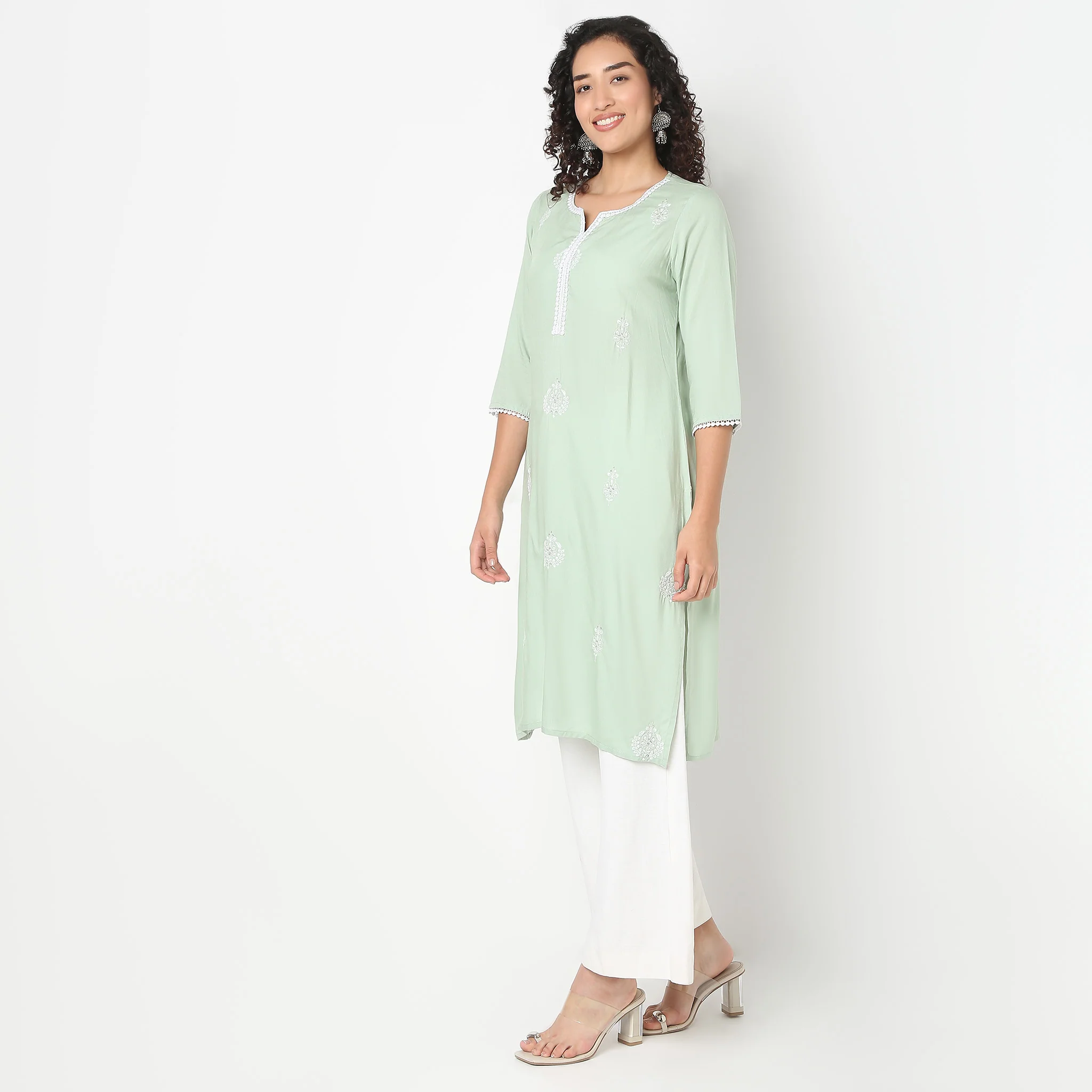Round Neck With Lace Detailing Kurta - Image 10