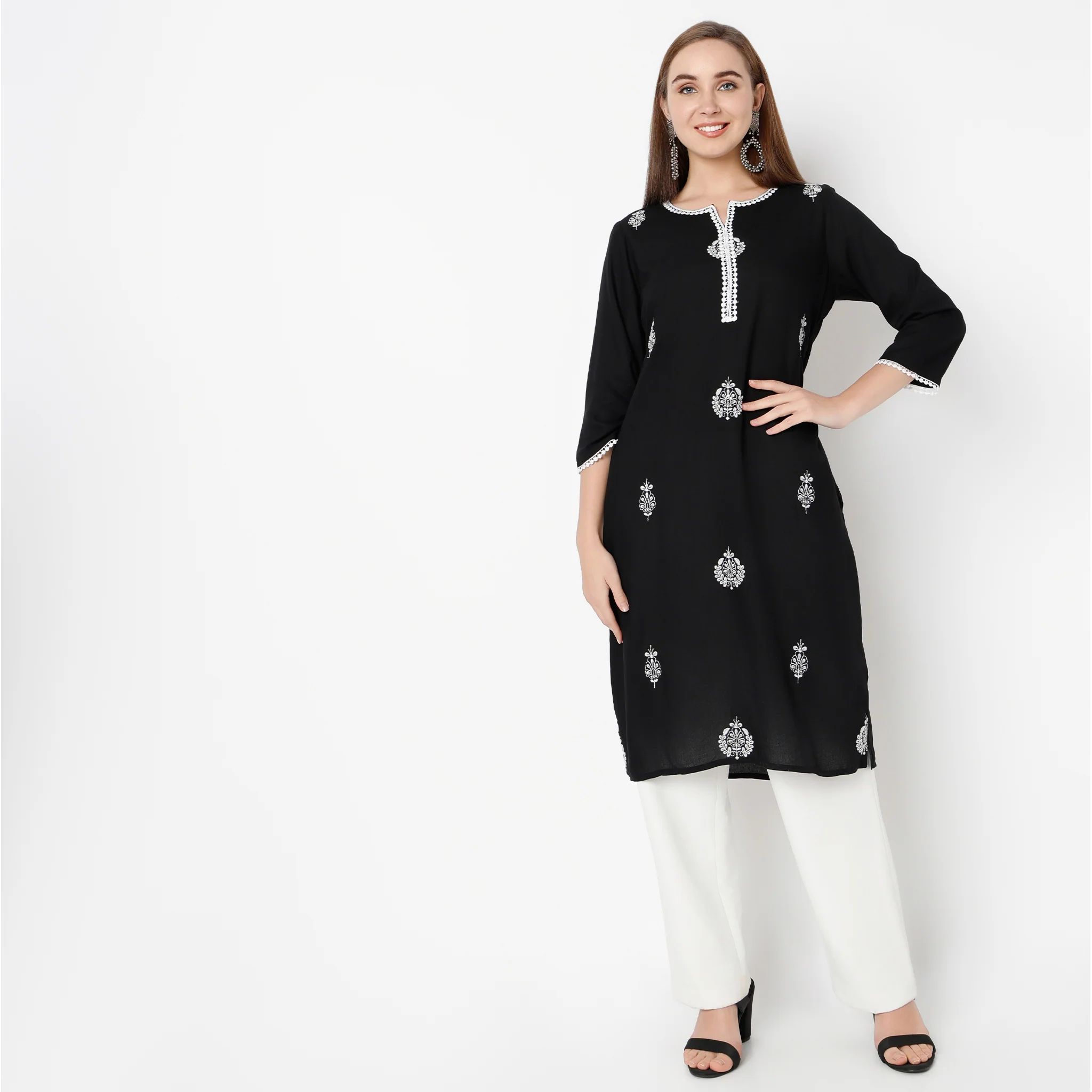 Round Neck With Lace Detailing Kurta - Image 2