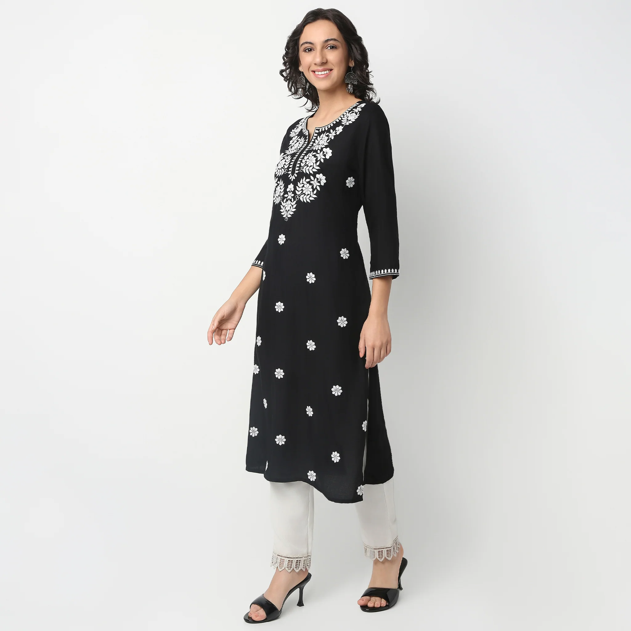 Calf Length Three-Fourth Sleeve Straight Fit Embroidered Kurta - Image 10
