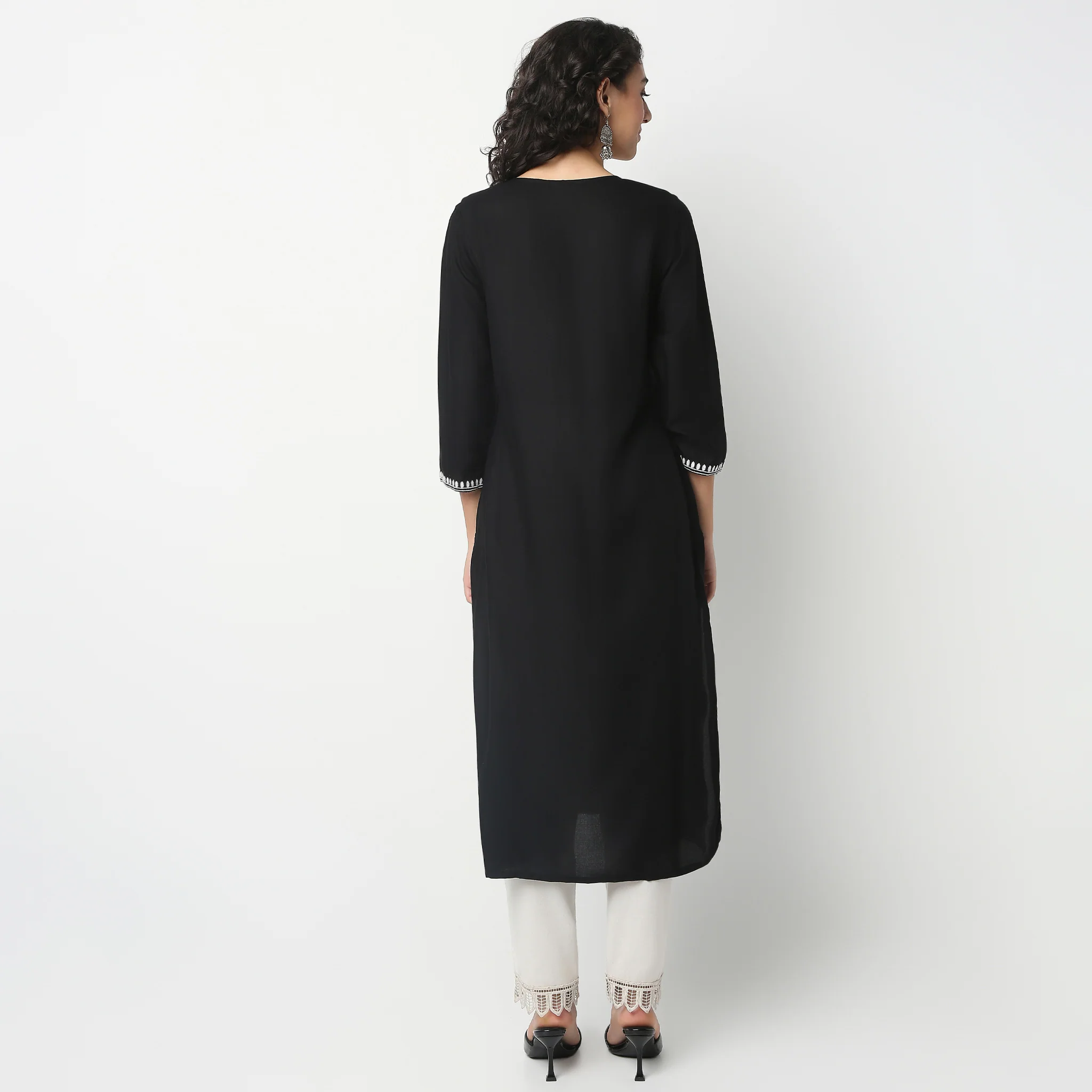 Calf Length Three-Fourth Sleeve Straight Fit Embroidered Kurta - Image 8