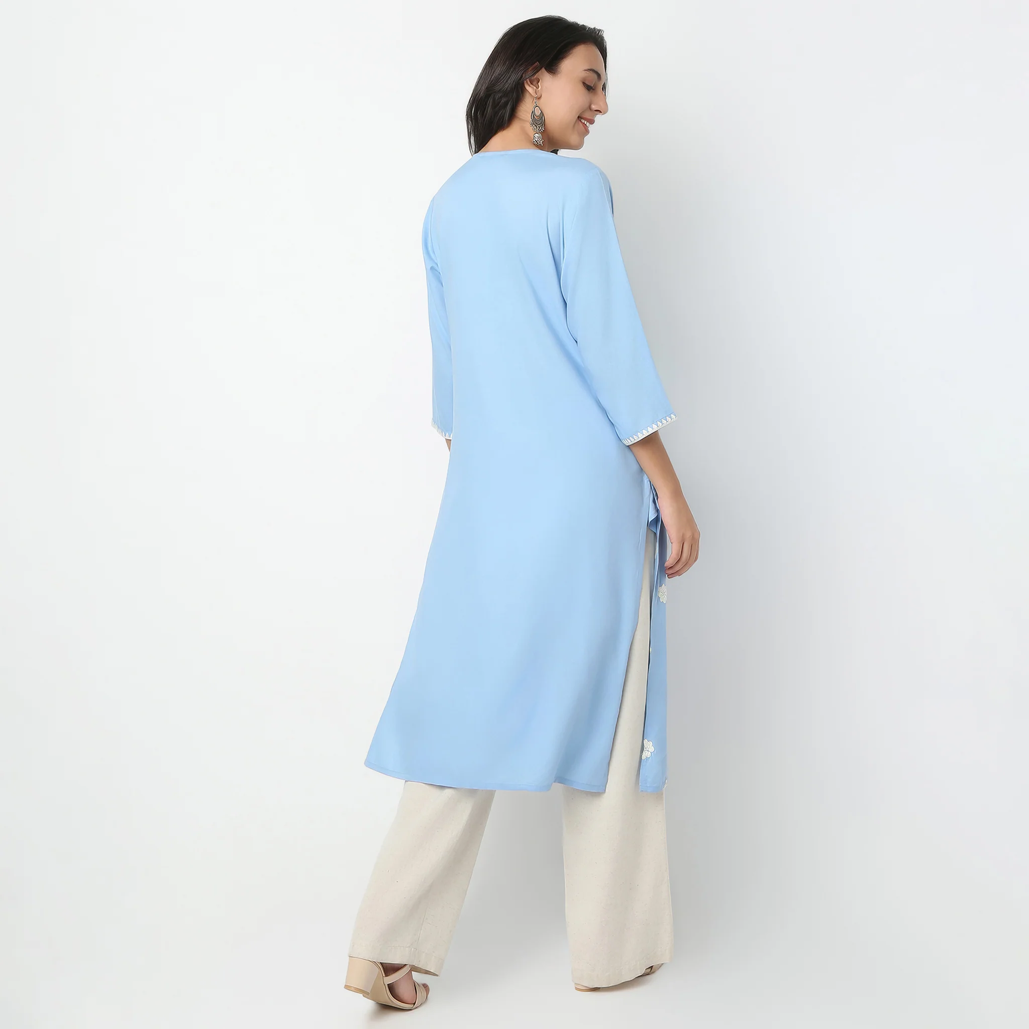 Round Neck Below Knee Three-Fourth Sleeve Straight Fit Embroidered Kurta - Image 3