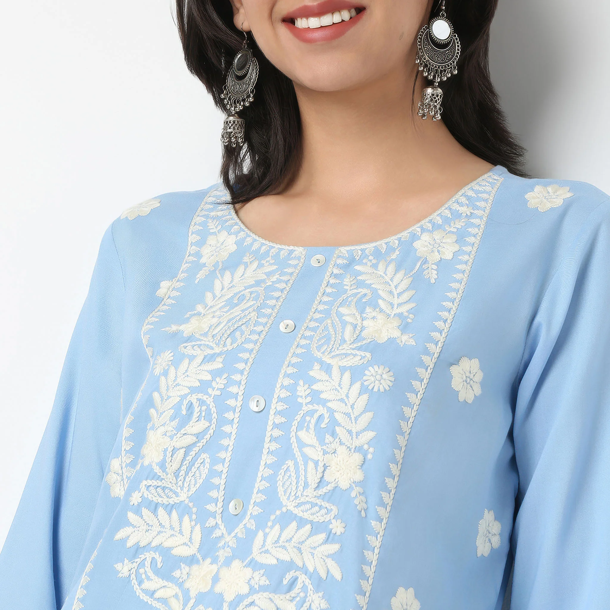 Round Neck Below Knee Three-Fourth Sleeve Straight Fit Embroidered Kurta - Image 4