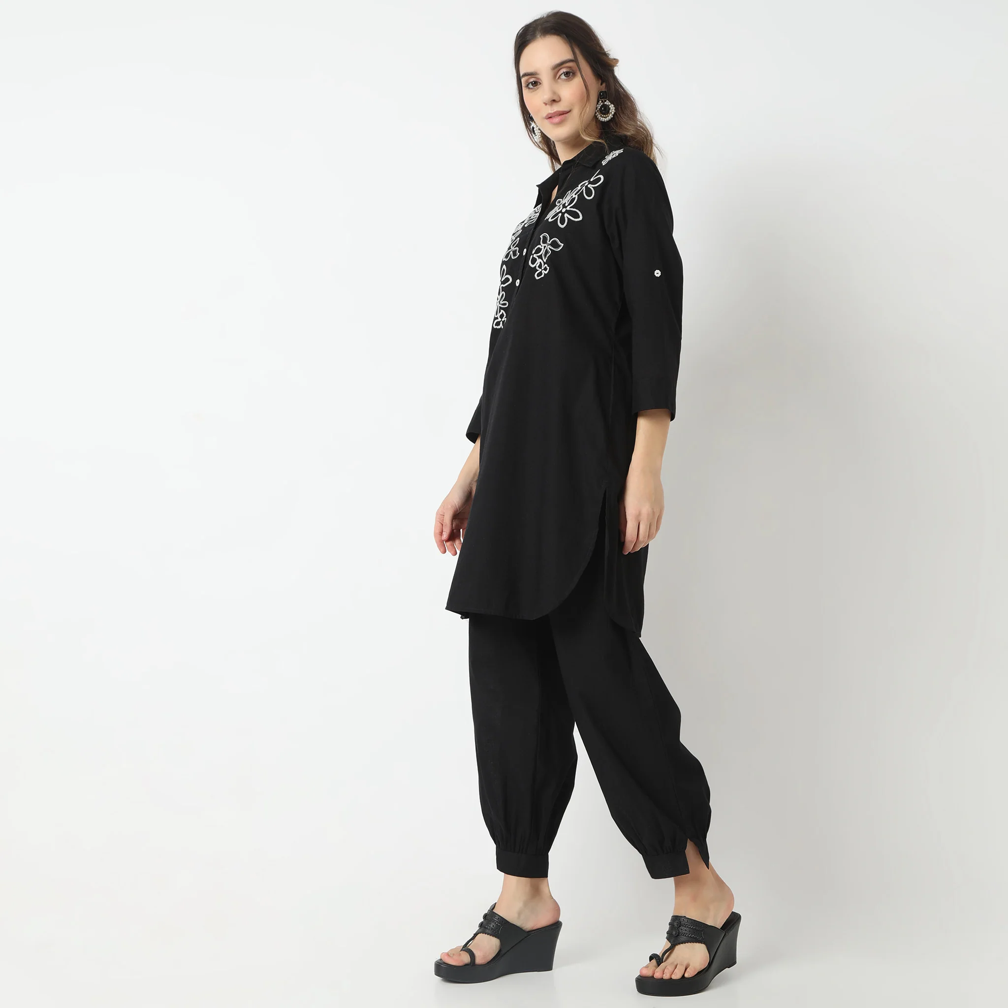 Straight Fit Embroidered Shirt Collar Straight Kurta With Pant Set - Image 5