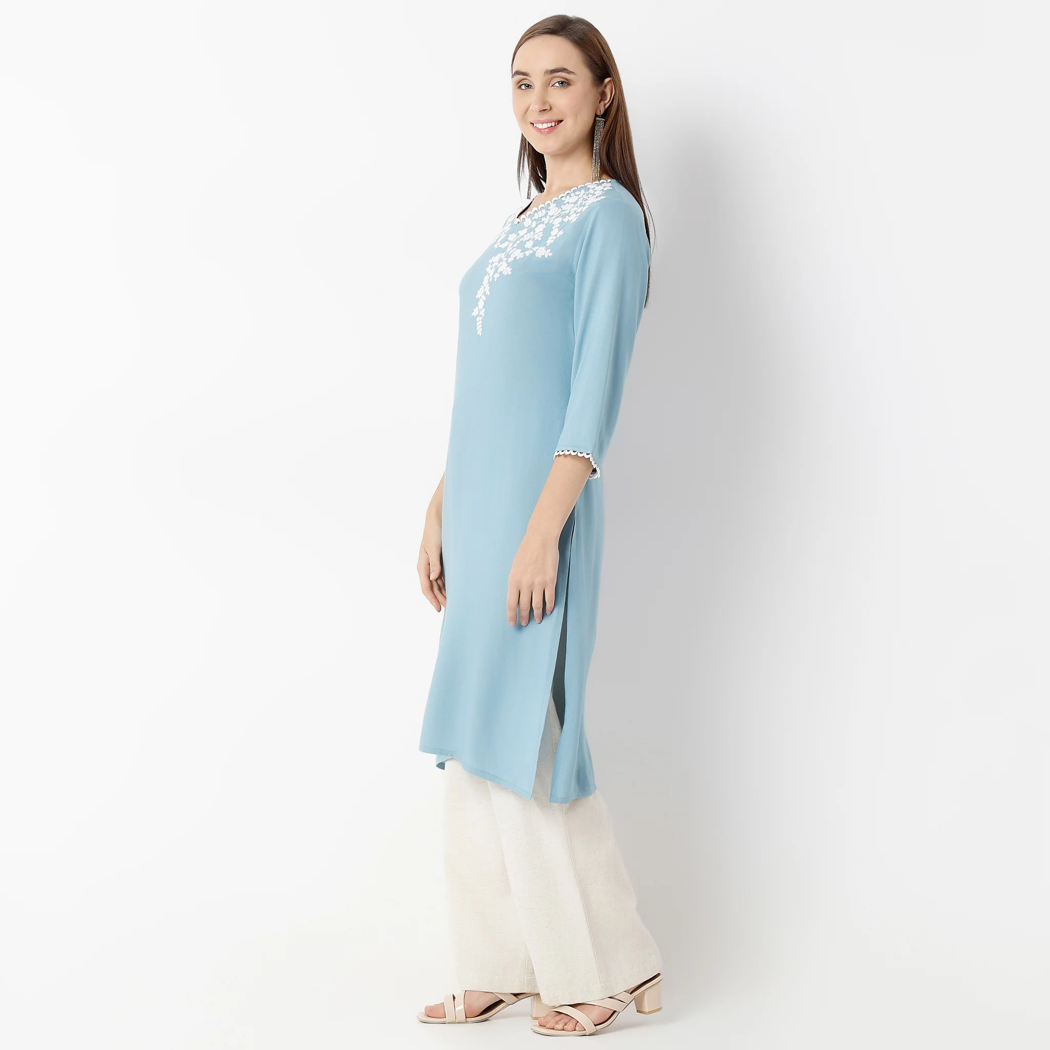 V-Neck Below Knee Straight Fit Embroidered Kurta - Image 5