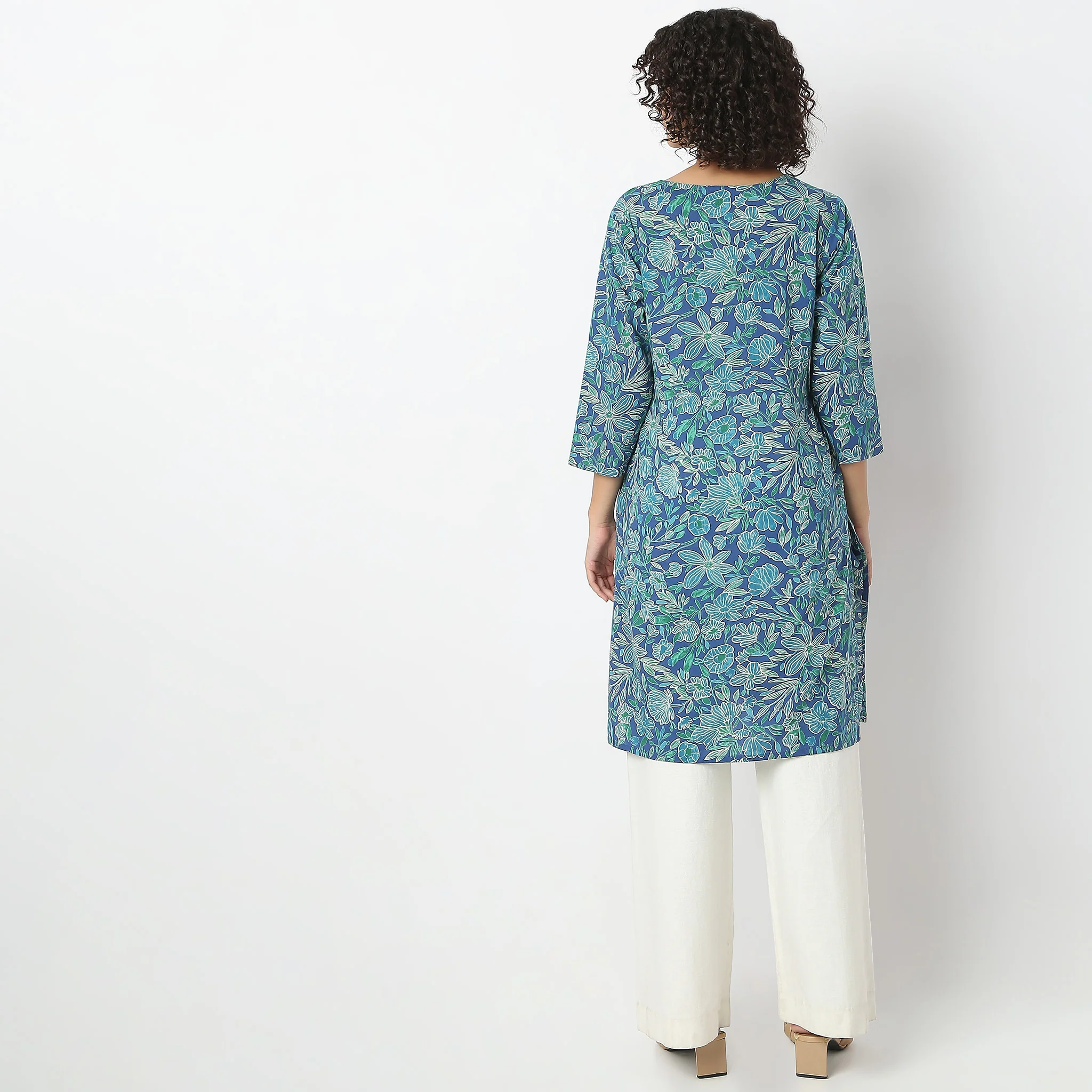 Straight Fit Floral Knee Length Kurta - Image 3