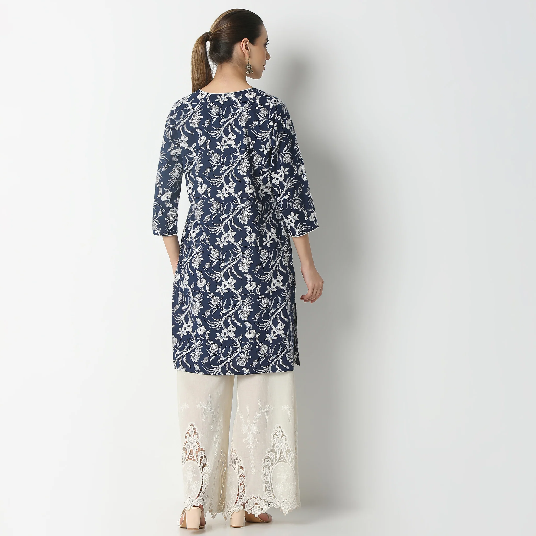 Floral Straight Kurta - Image 3