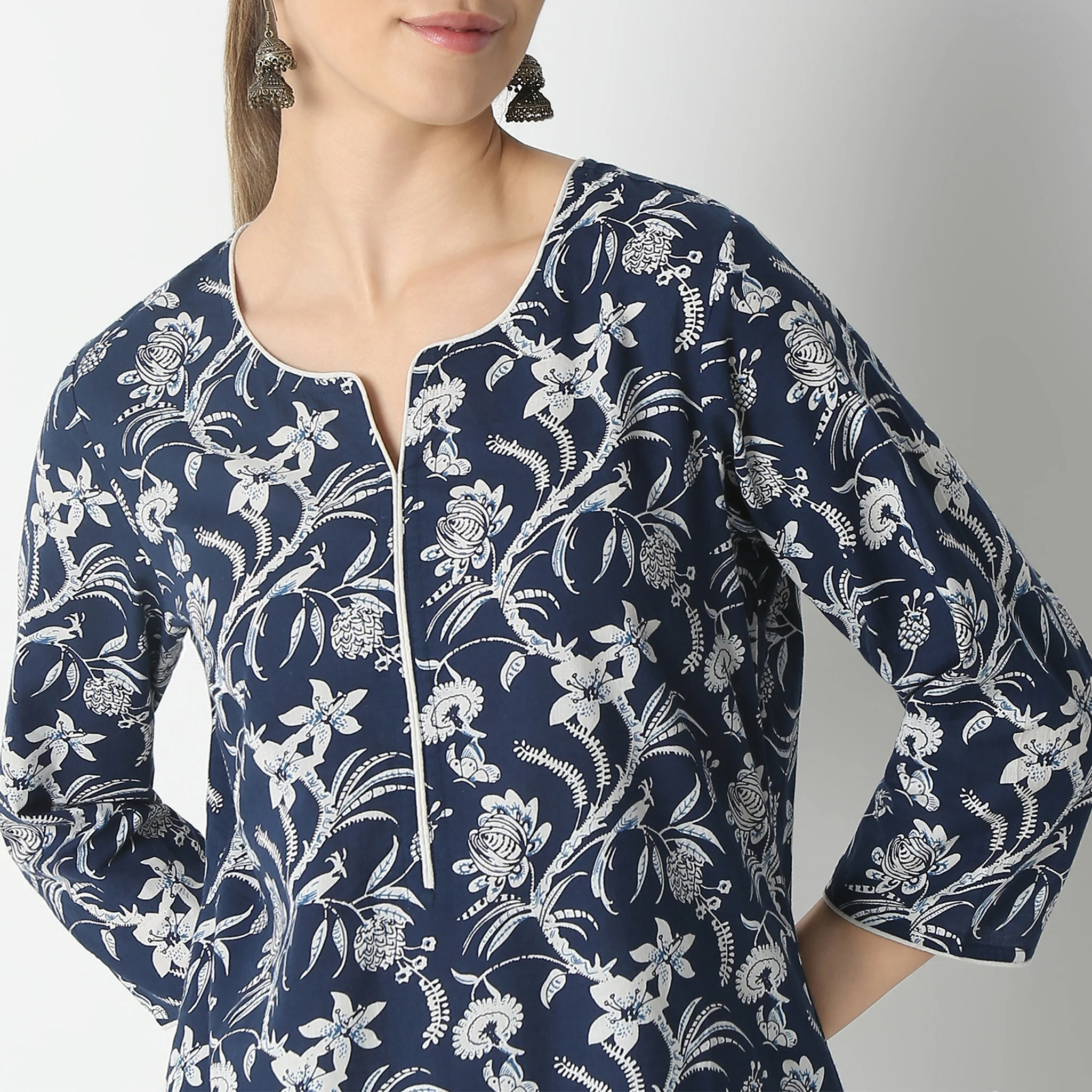 Floral Straight Kurta - Image 4