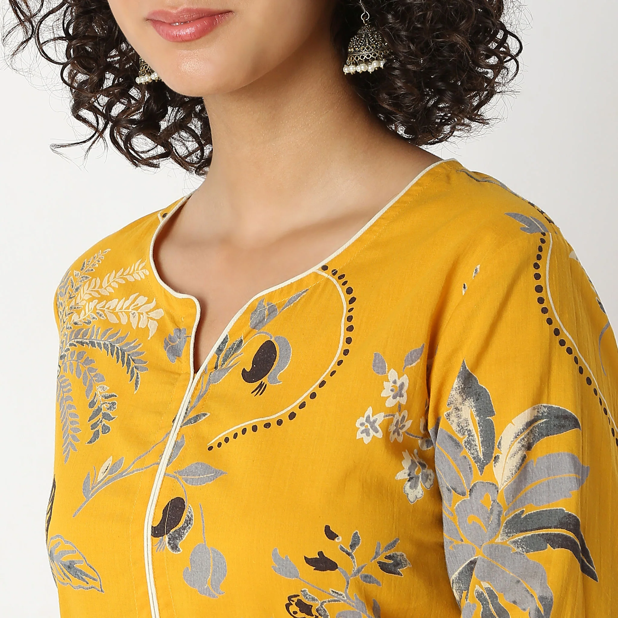 Straight Fit Floral Knee Length Kurta - Image 4