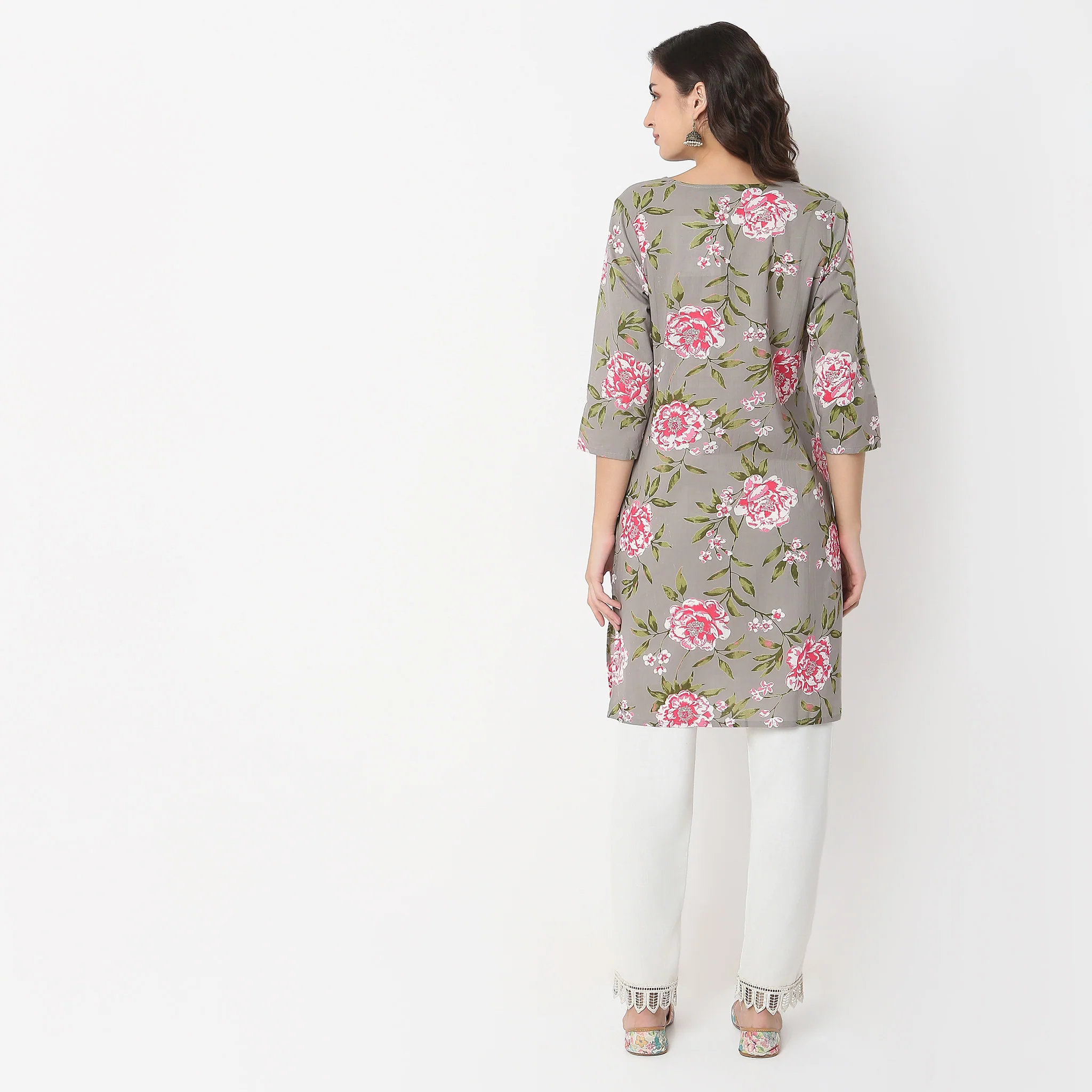 Straight Fit Floral Kurta - Image 3