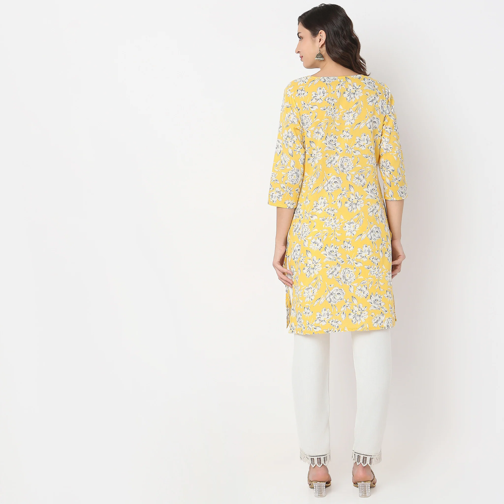 Straight Fit Floral Kurta - Image 3