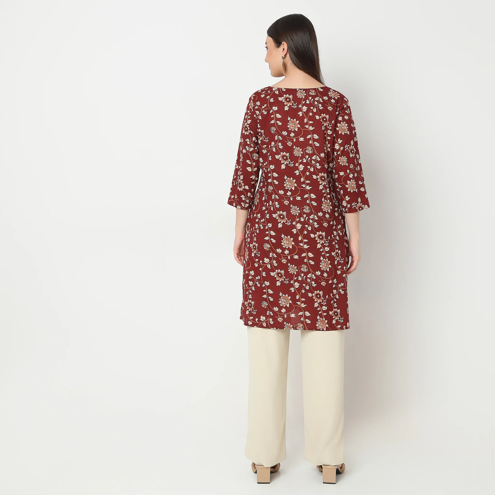 Straight Fit Floral Kurta - Image 5