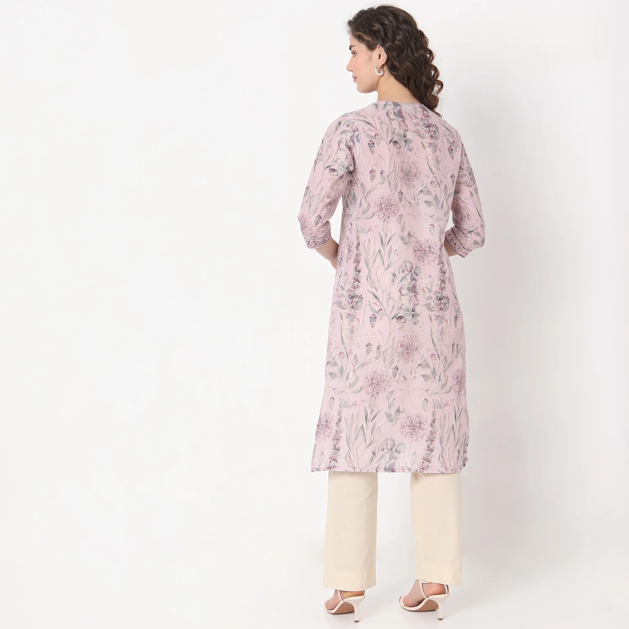 Straight Fit Floral Kurta - Image 3