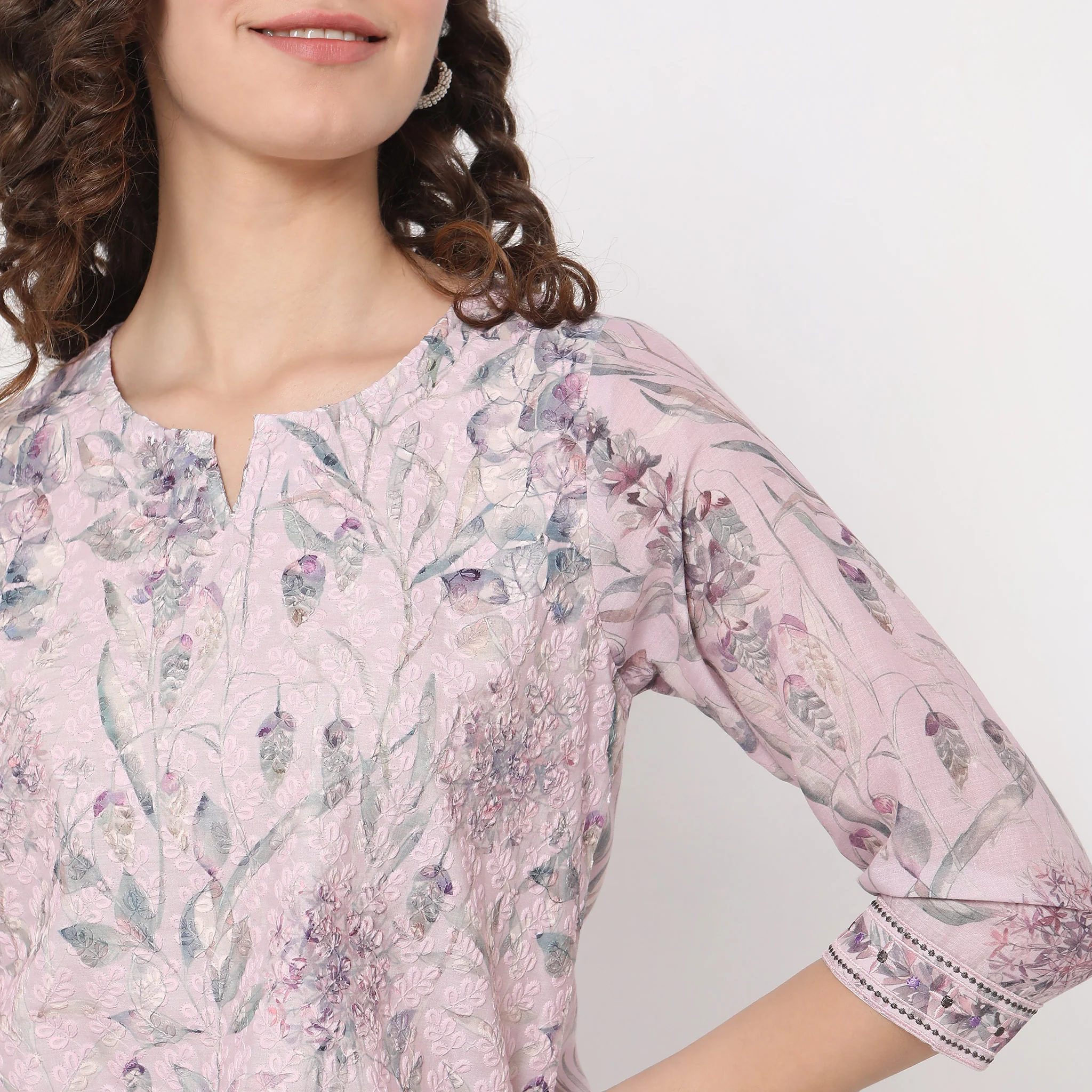 Straight Fit Floral Kurta - Image 4