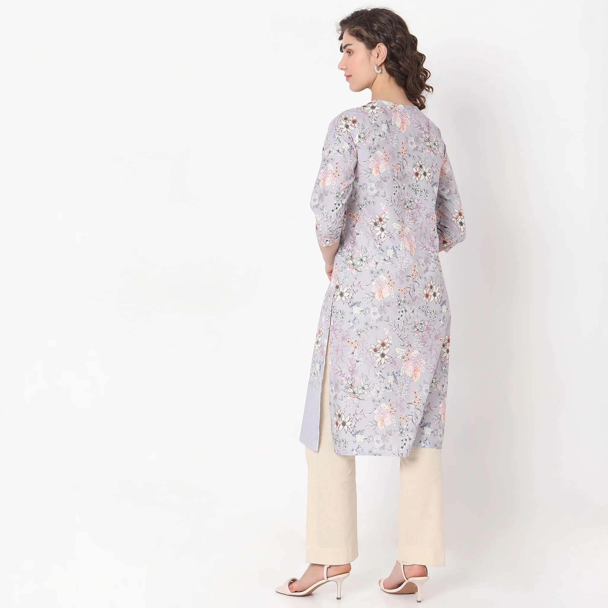 Straight Fit Floral Kurta - Image 3