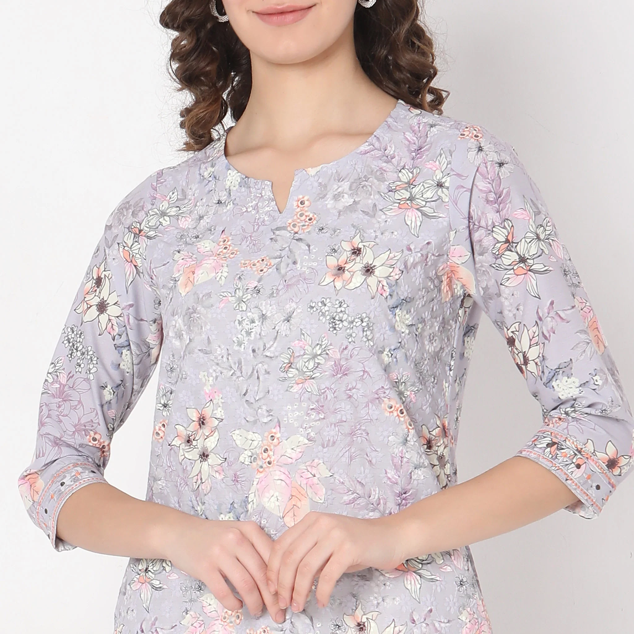 Straight Fit Floral Kurta - Image 4
