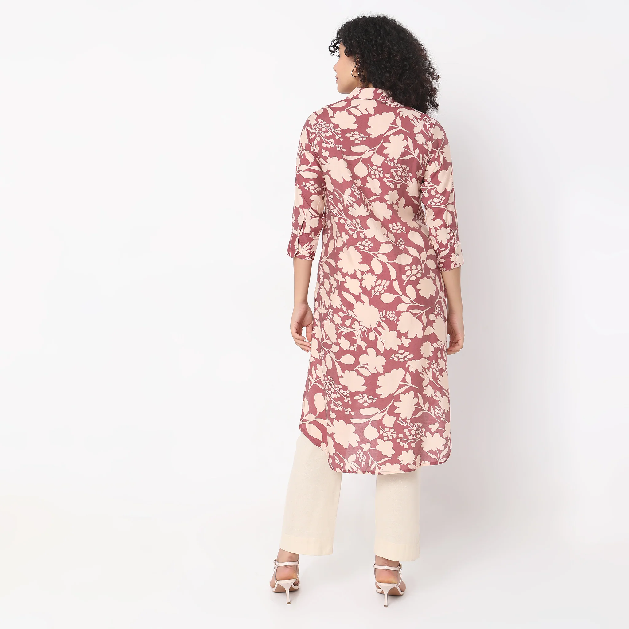 Straight Fit Floral Kurta - Image 3