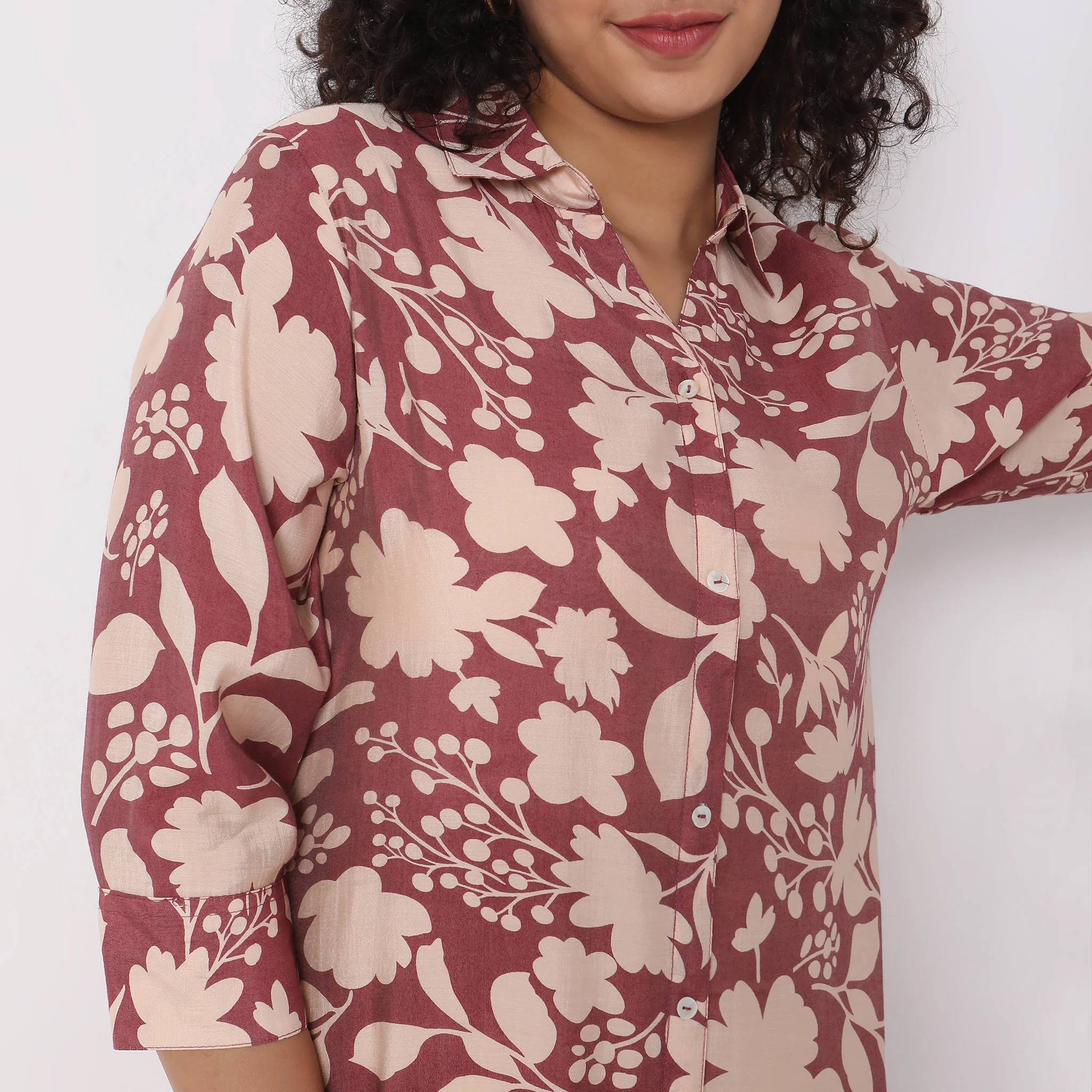 Straight Fit Floral Kurta - Image 4